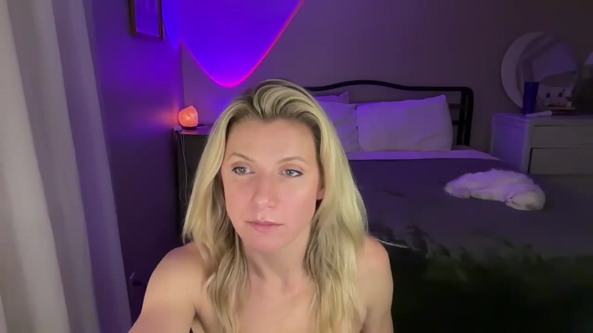Gallery image thumbnail from ZoeyDanner's myfreecams stream on, 12/03/2024, 11:02 image 19 of 20