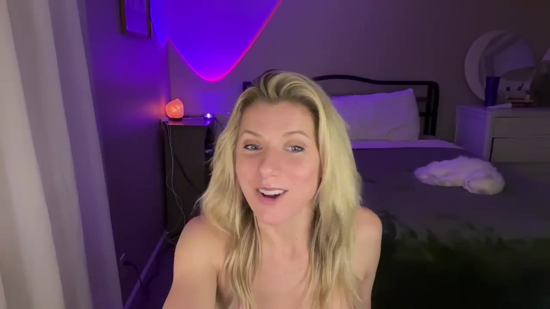 Gallery image thumbnail from ZoeyDanner's myfreecams stream on, 12/03/2024, 11:02 image 15 of 20