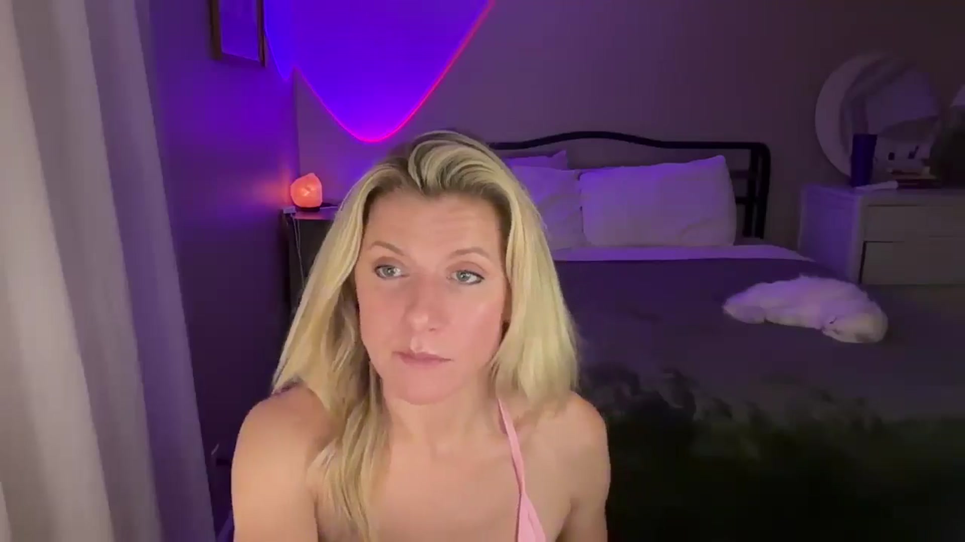 Gallery image thumbnail from ZoeyDanner's myfreecams stream on, 12/03/2024, 11:02 image 18 of 20