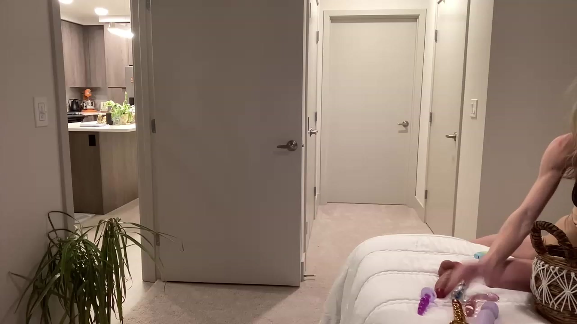 Gallery image thumbnail from ZoeyLee94's myfreecams stream on, 12/29/2022, 03:35 image 12 of 20