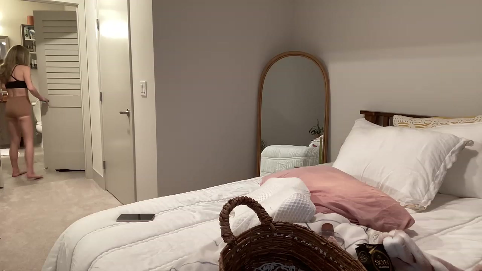 Gallery image thumbnail from ZoeyLee94's myfreecams stream on, 12/29/2022, 03:35 image 10 of 20