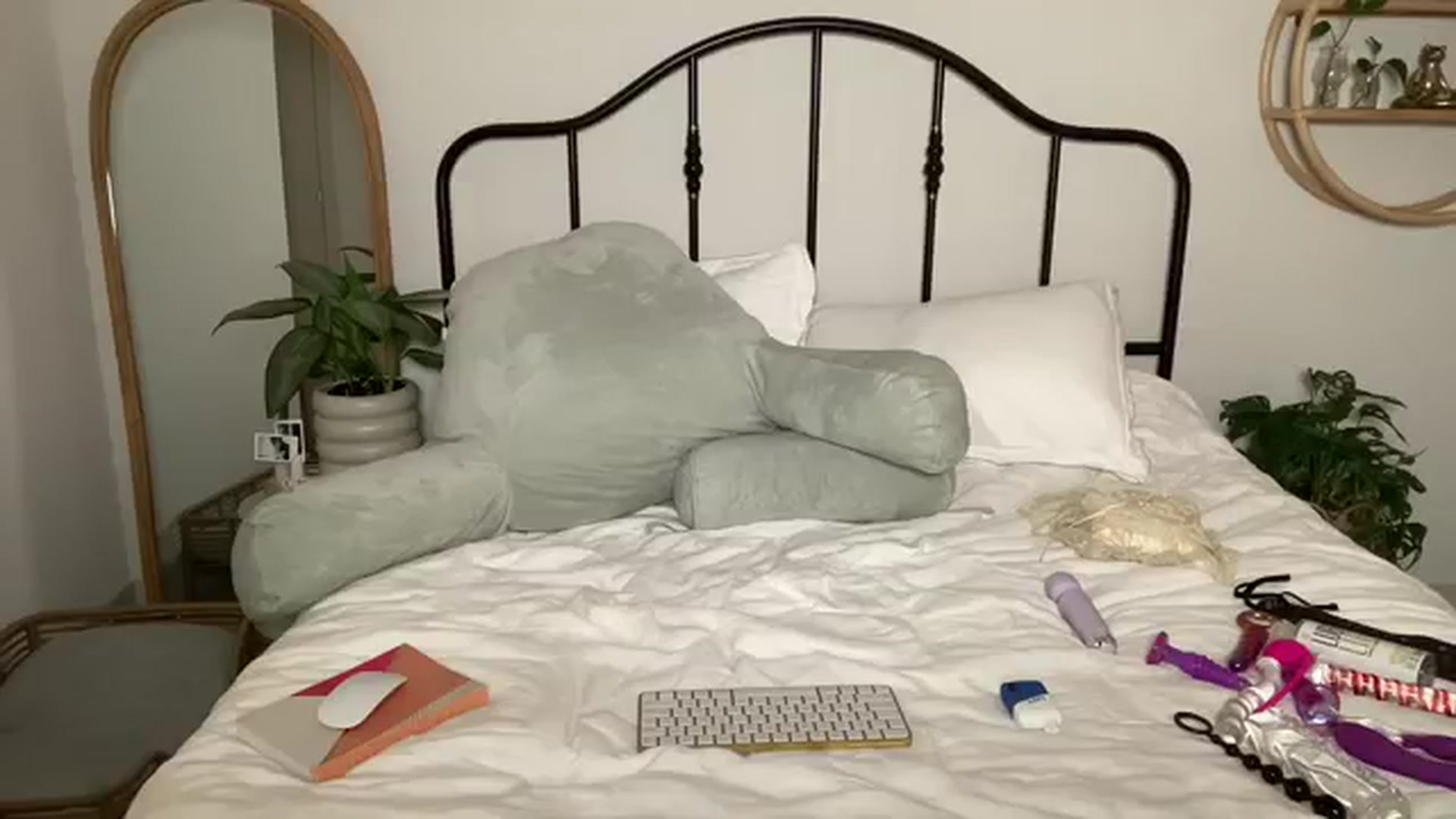 Gallery image thumbnail from ZoeyLee94's myfreecams stream on, 07/29/2023, 23:58 image 18 of 20