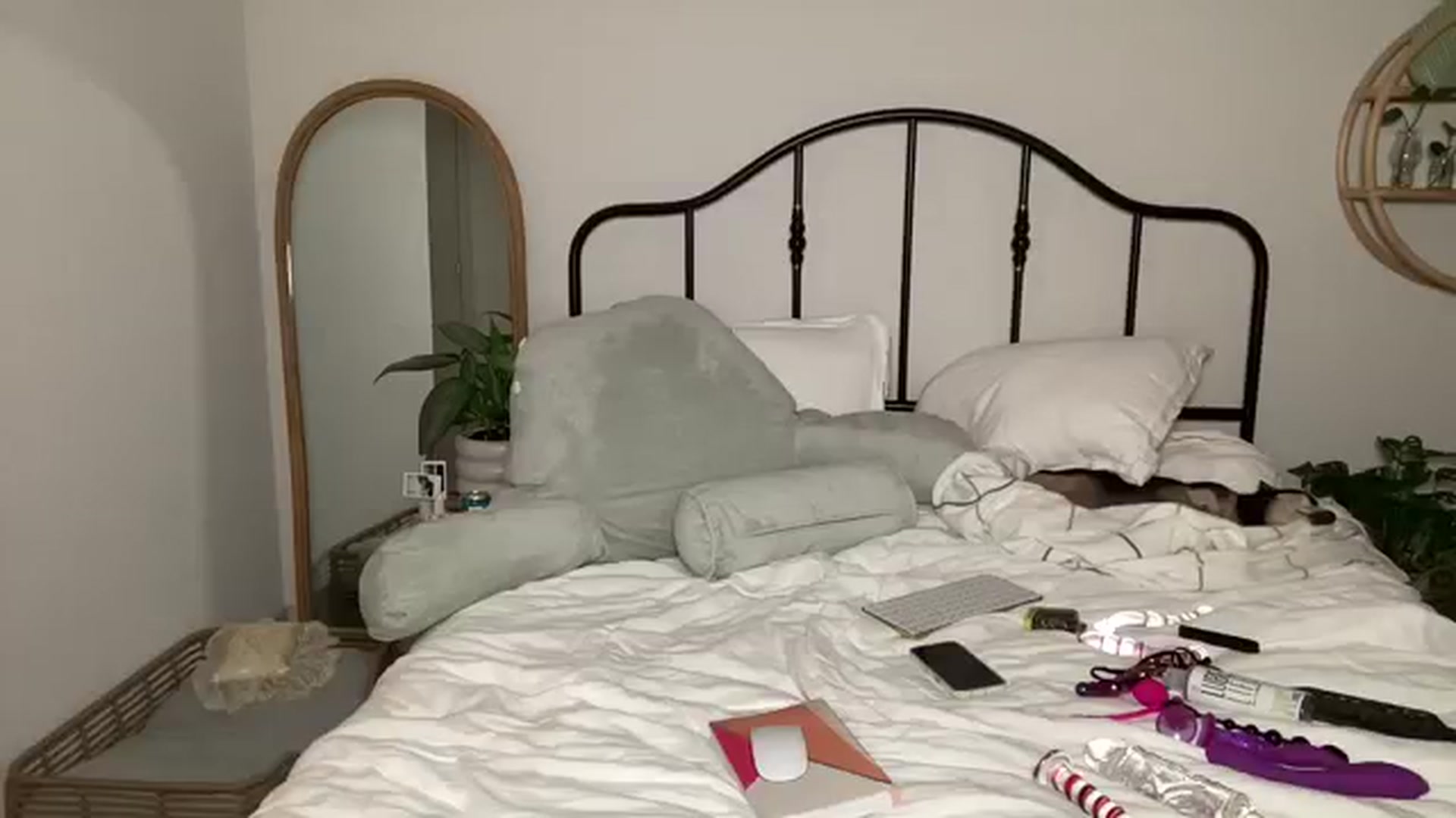 Gallery image thumbnail from ZoeyLee94's myfreecams stream on, 07/30/2023, 06:03 image 17 of 20
