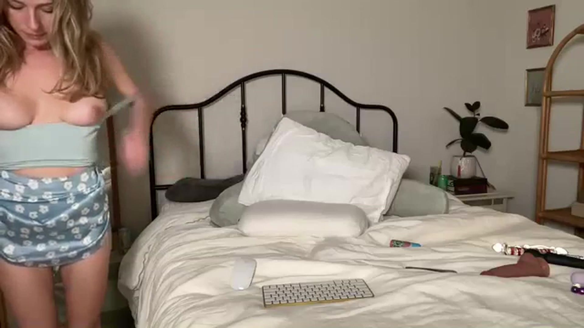 Gallery image thumbnail from ZoeyLee94's myfreecams stream on, 09/30/2023, 06:14 image 2 of 20