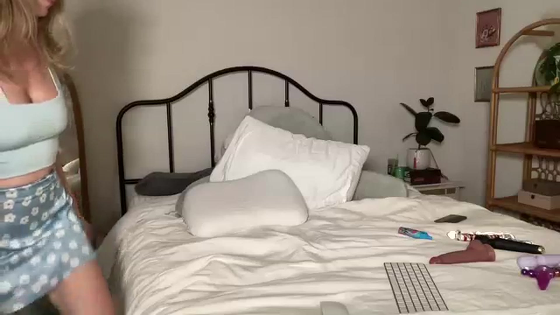 Gallery image thumbnail from ZoeyLee94's myfreecams stream on, 09/30/2023, 06:14 image 10 of 20
