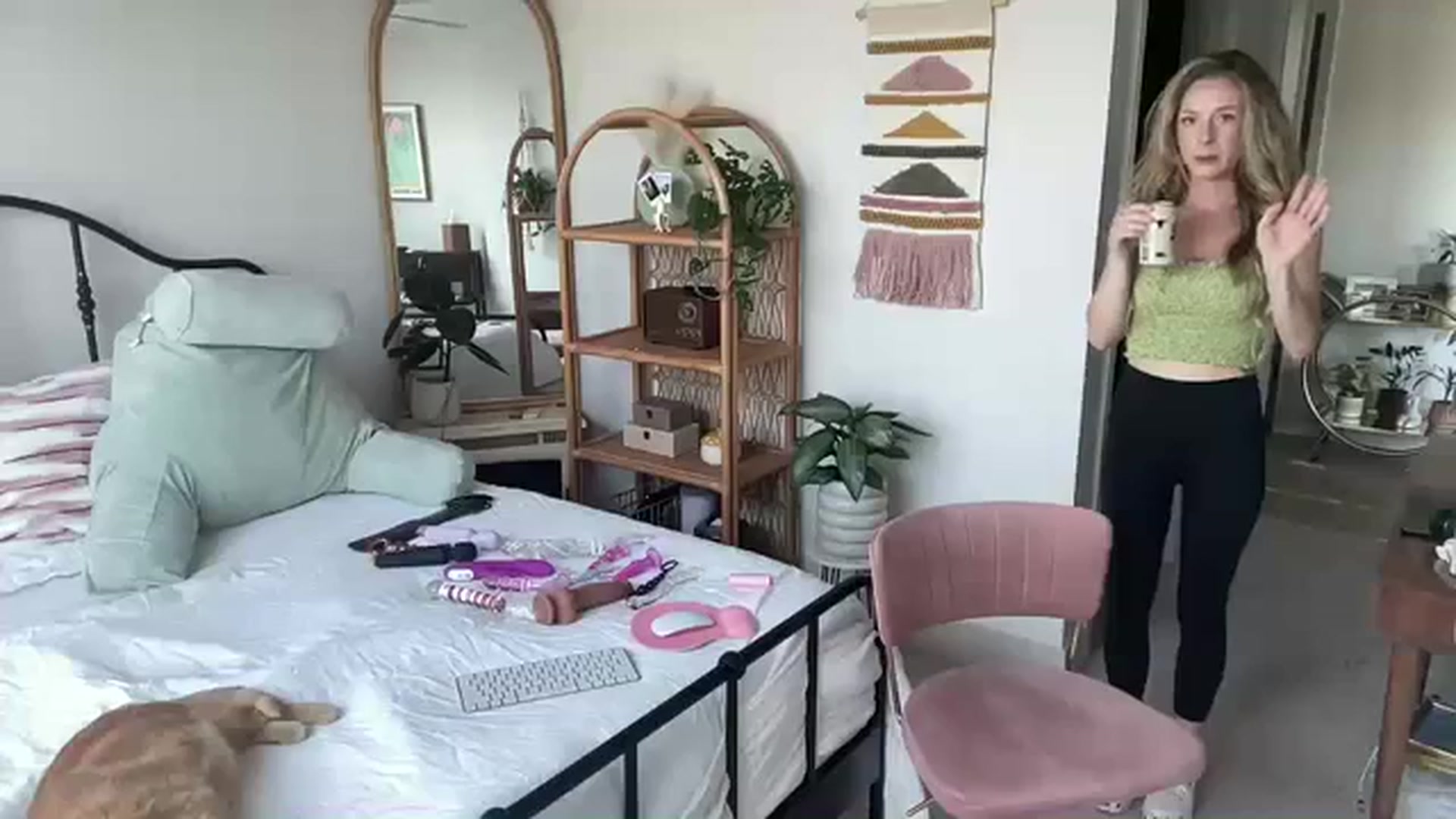 Gallery image thumbnail from ZoeyLee94's myfreecams stream on, 10/06/2023, 23:00 image 20 of 20