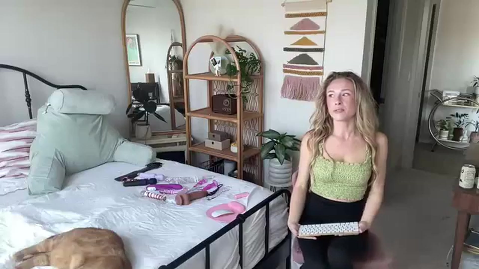 Gallery image thumbnail from ZoeyLee94's myfreecams stream on, 10/06/2023, 23:00 image 2 of 20