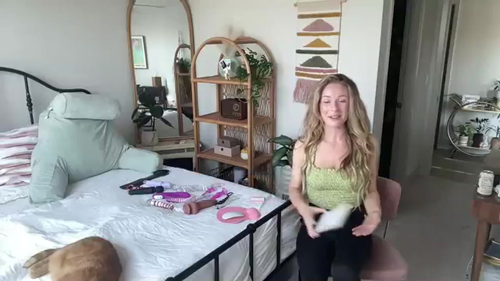 Gallery image thumbnail from ZoeyLee94's myfreecams stream on, 10/06/2023, 23:00 image 19 of 20