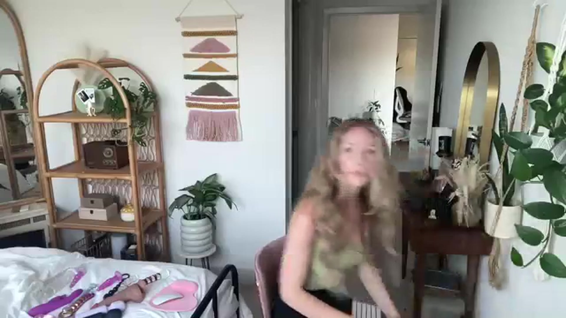 Gallery image thumbnail from ZoeyLee94's myfreecams stream on, 10/07/2023, 24:45 image 11 of 20