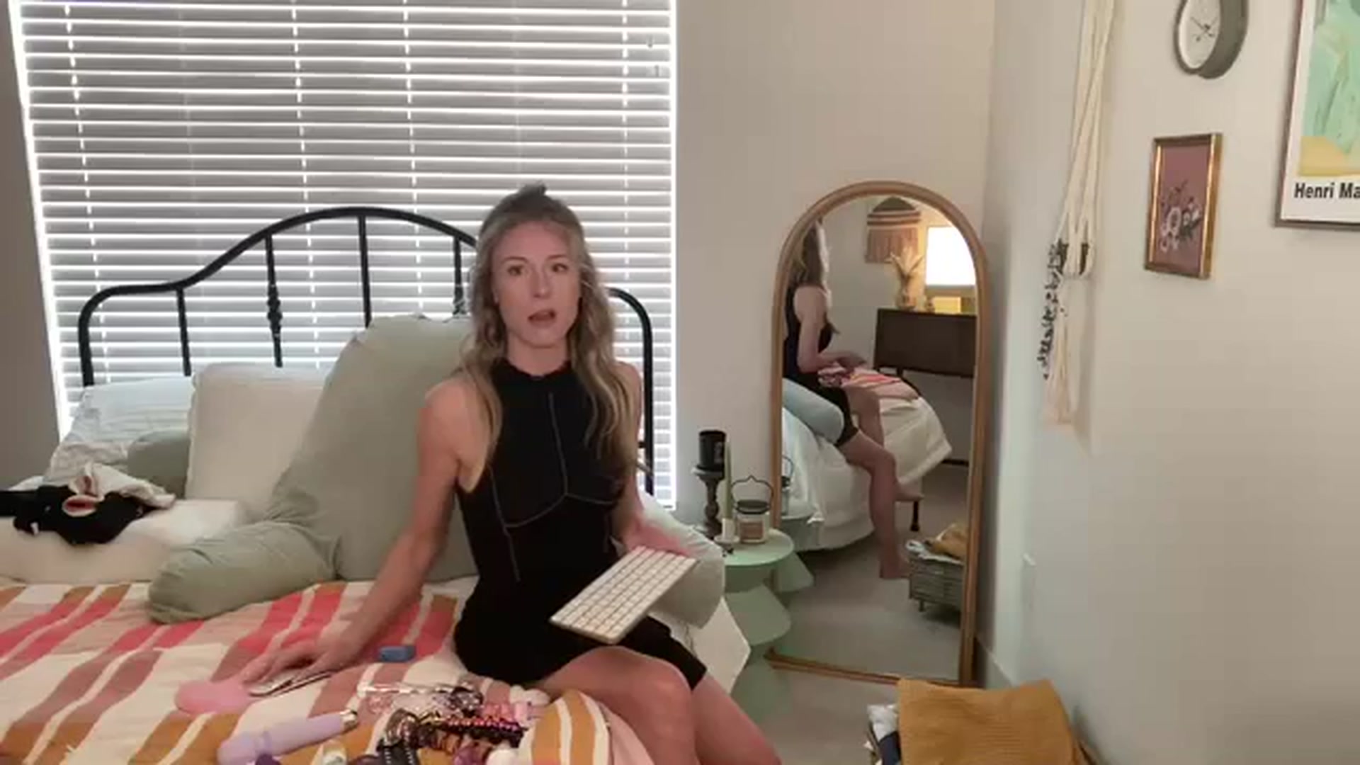 Gallery image thumbnail from ZoeyLee94's myfreecams stream on, 10/31/2023, 23:07 image 18 of 20