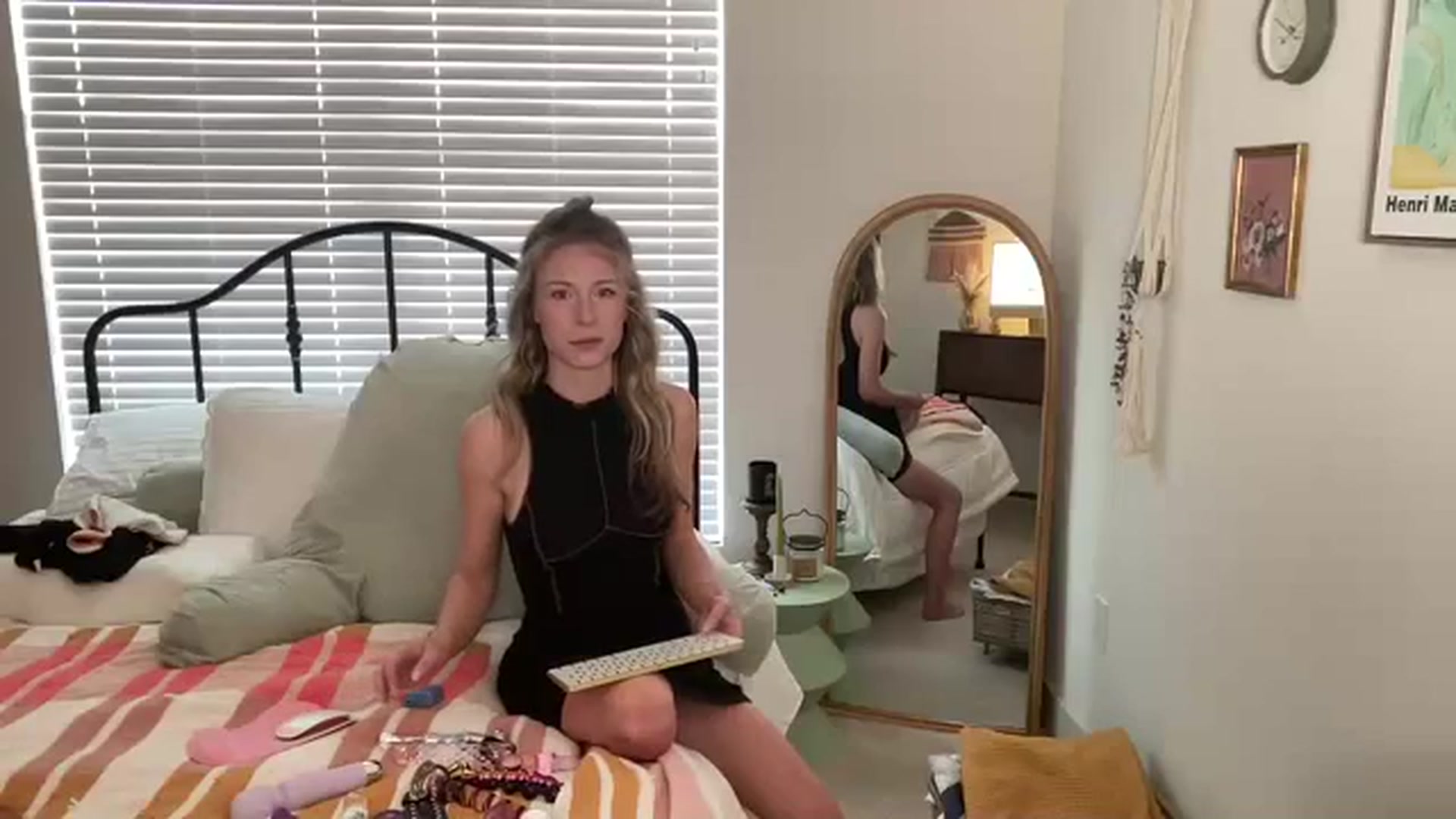 Gallery image thumbnail from ZoeyLee94's myfreecams stream on, 10/31/2023, 23:07 image 17 of 20