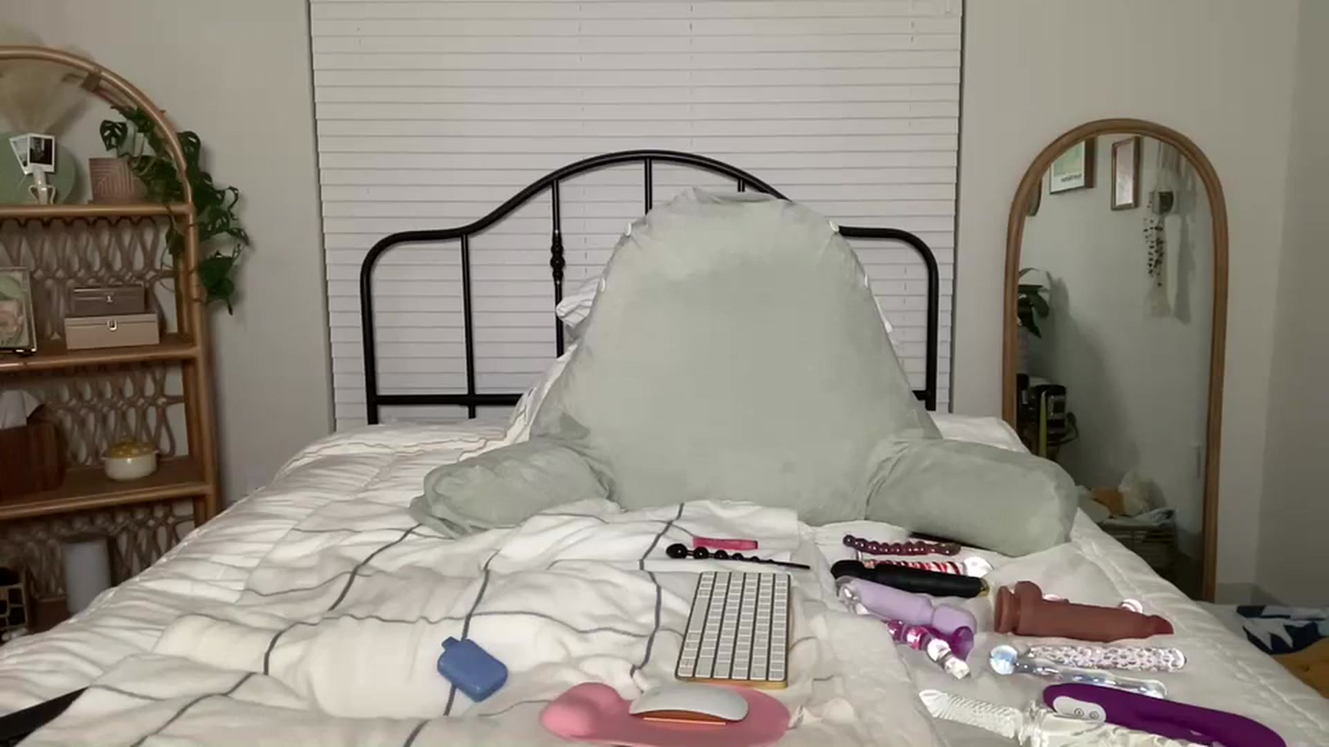 Gallery image thumbnail from ZoeyLee94's myfreecams stream on, 11/03/2023, 01:59 image 18 of 20