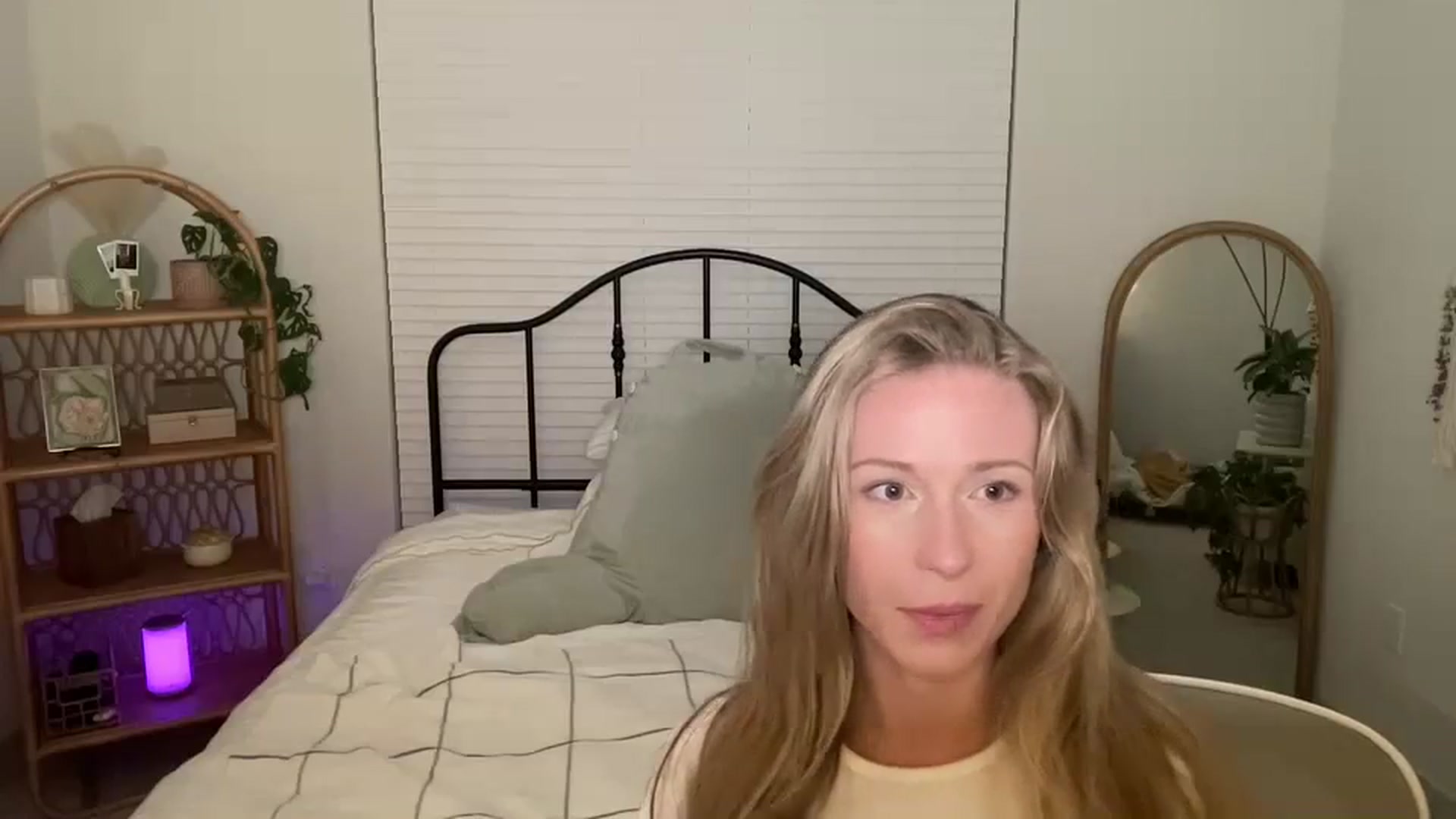 Gallery image thumbnail from ZoeyLee94's myfreecams stream on, 11/03/2023, 03:28 image 17 of 20