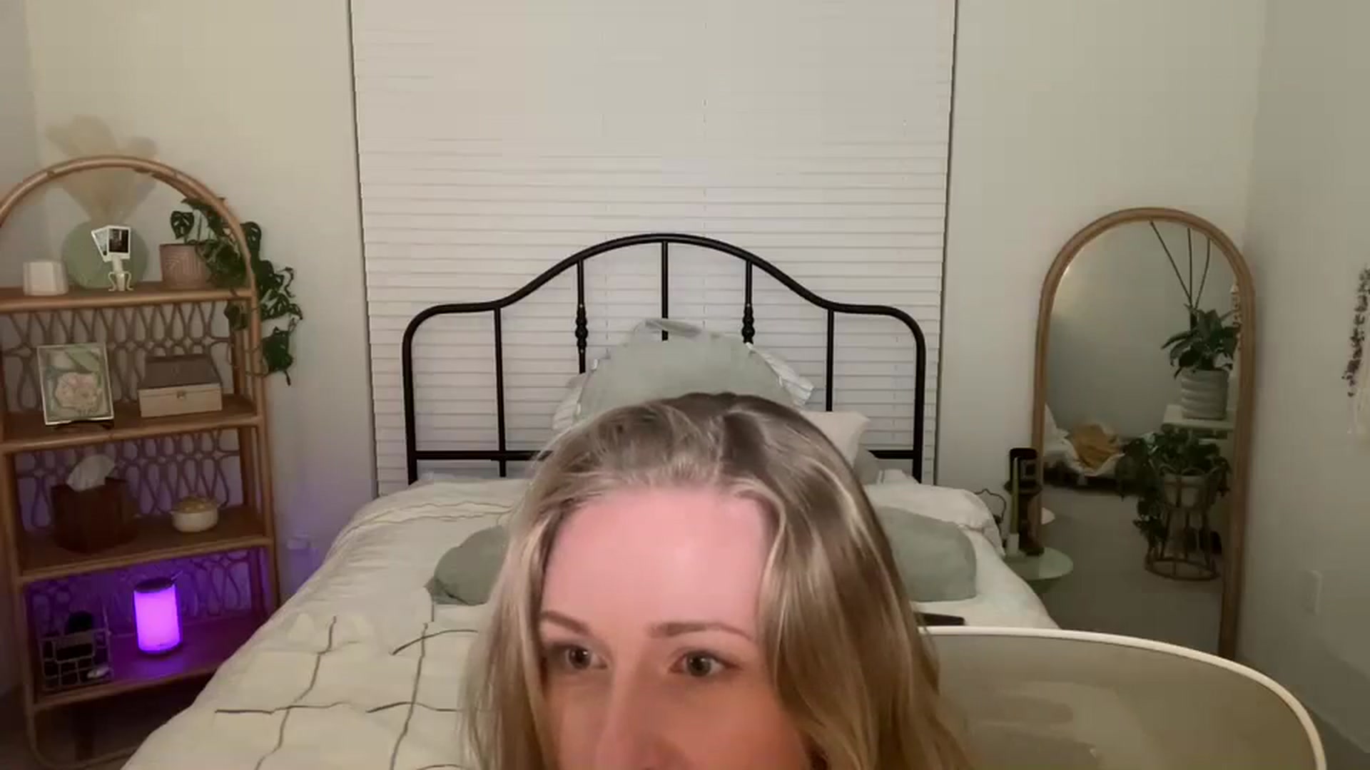Gallery image thumbnail from ZoeyLee94's myfreecams stream on, 11/03/2023, 03:28 image 15 of 20
