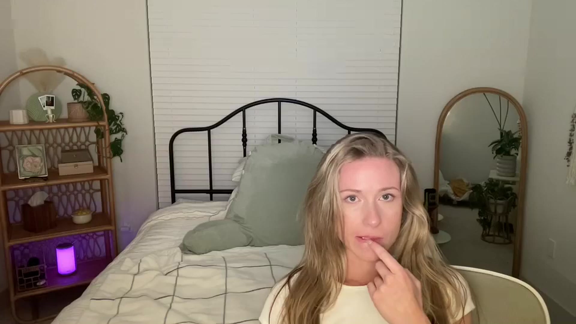 Gallery image thumbnail from ZoeyLee94's myfreecams stream on, 11/03/2023, 03:28 image 13 of 20