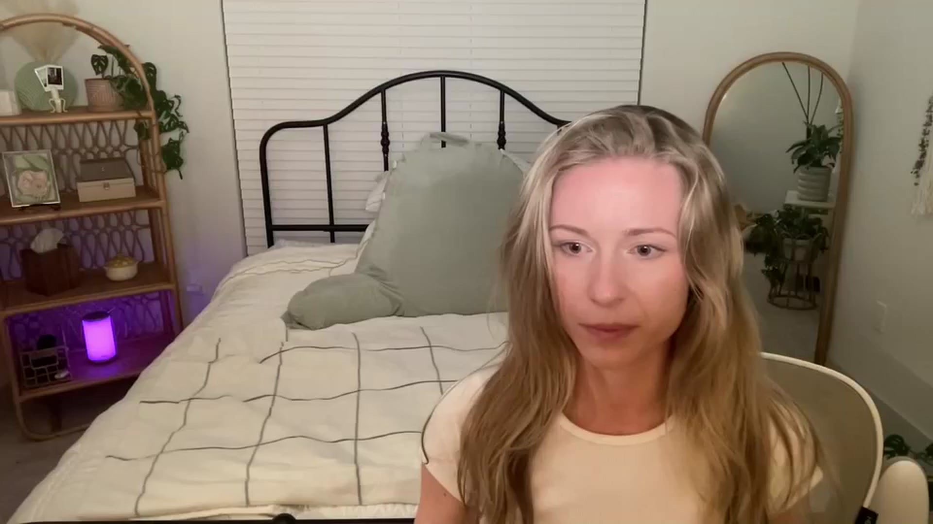 Gallery image thumbnail from ZoeyLee94's myfreecams stream on, 11/03/2023, 03:45 image 1 of 20