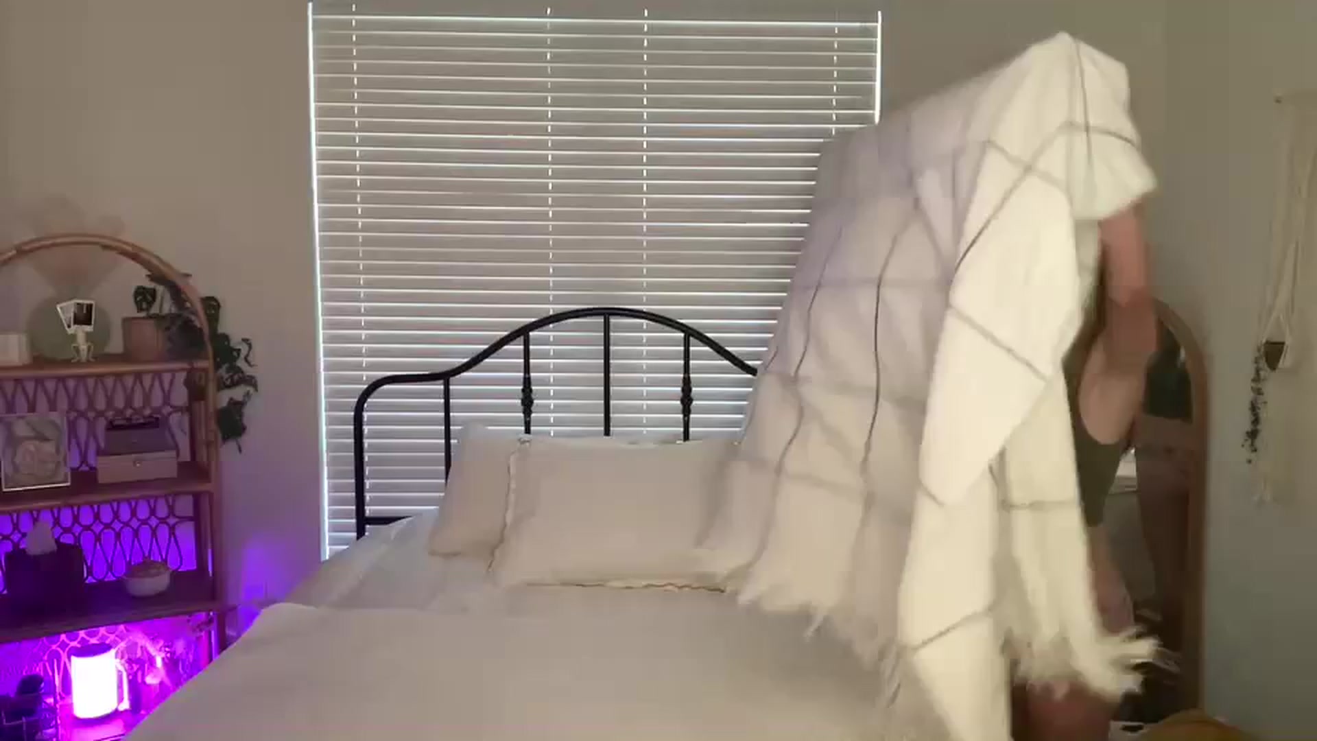 Gallery image thumbnail from ZoeyLee94's myfreecams stream on, 11/04/2023, 24:16 image 4 of 20