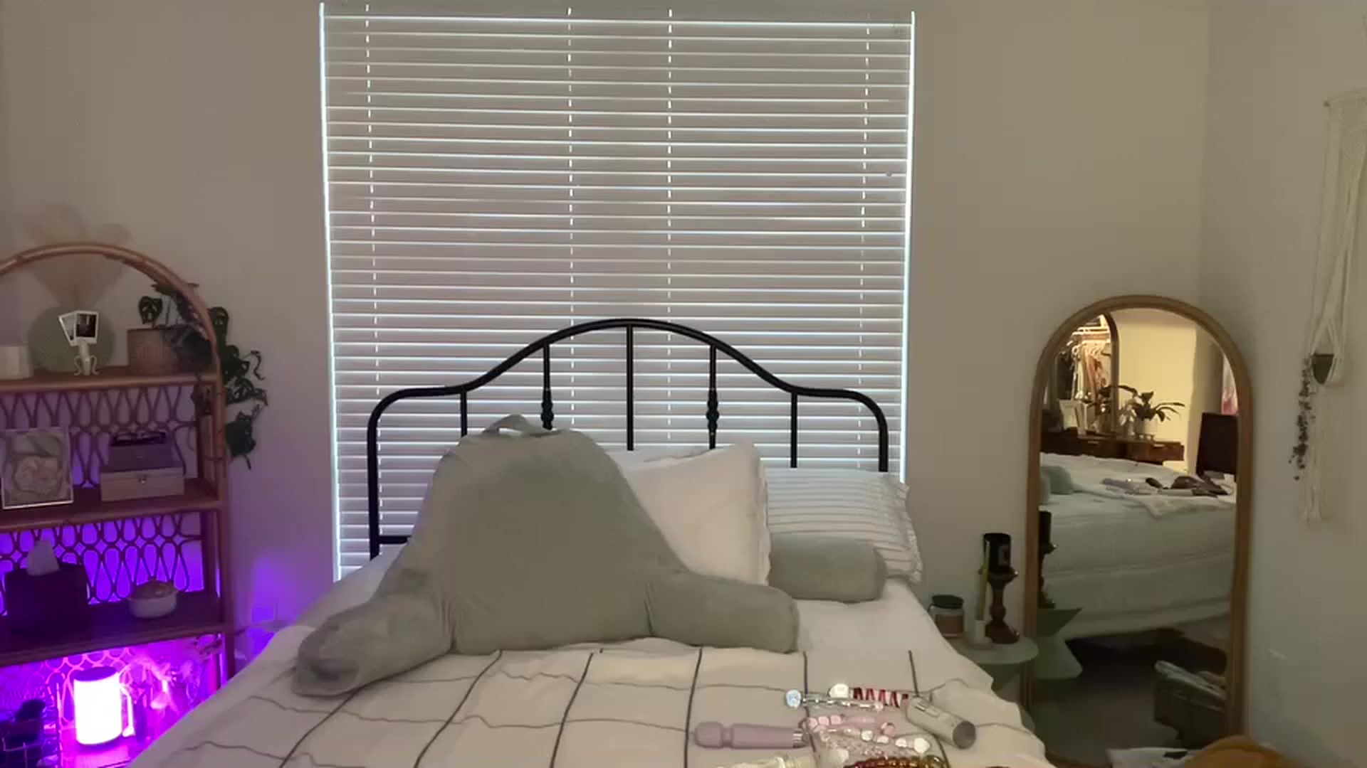 Gallery image thumbnail from ZoeyLee94's myfreecams stream on, 11/04/2023, 24:16 image 6 of 20