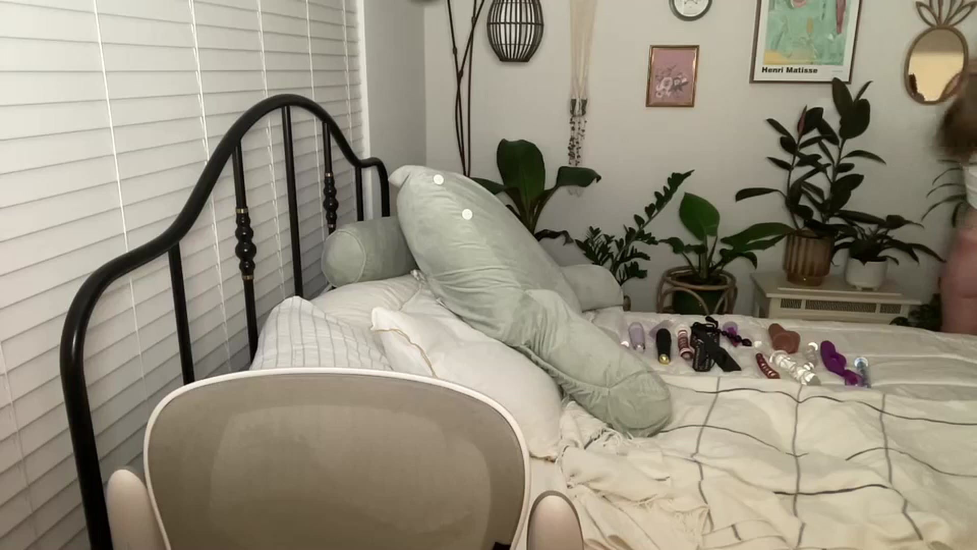 Gallery image thumbnail from ZoeyLee94's myfreecams stream on, 11/06/2023, 02:13 image 7 of 20