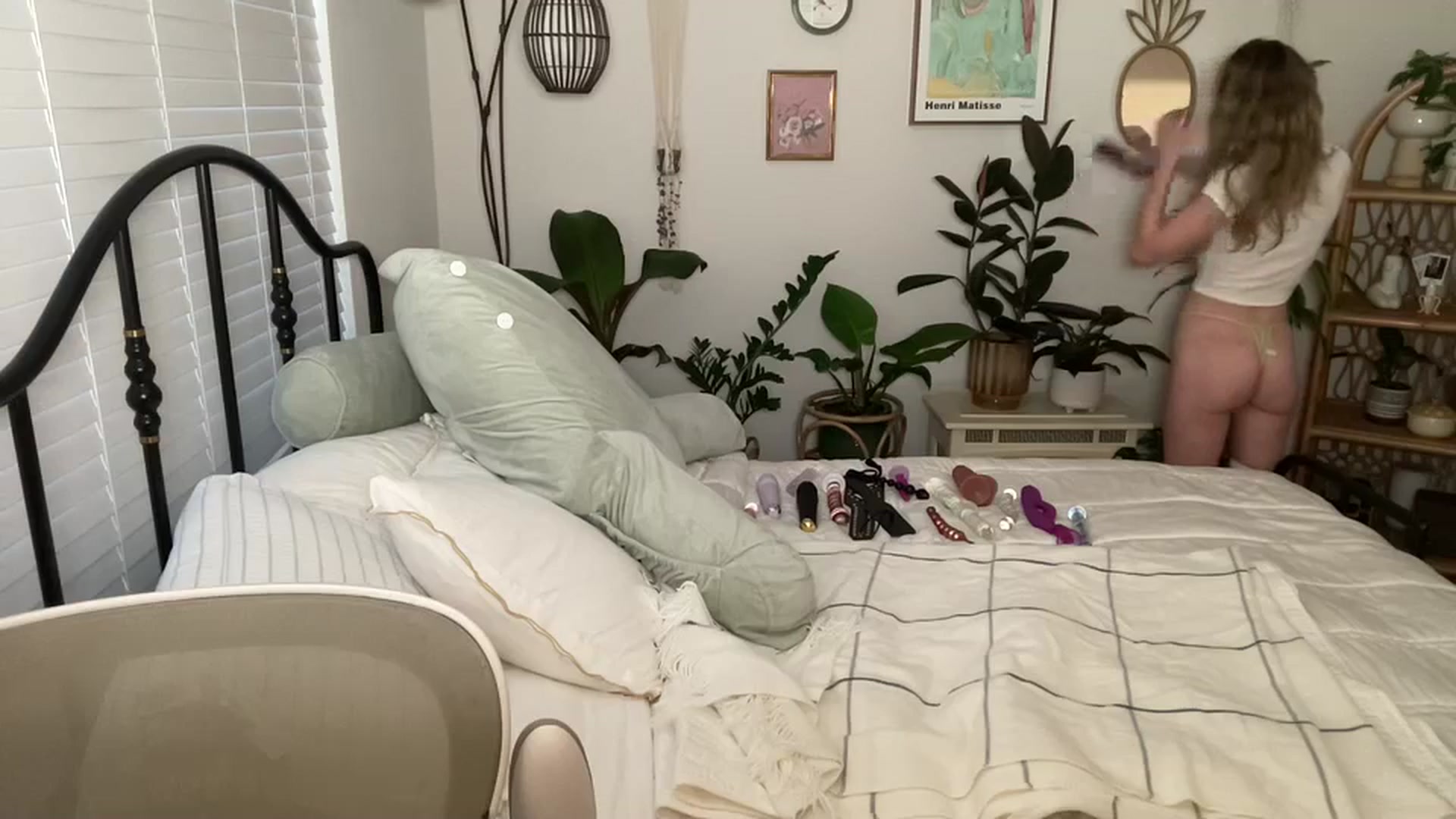 Gallery image thumbnail from ZoeyLee94's myfreecams stream on, 11/06/2023, 02:13 image 2 of 20