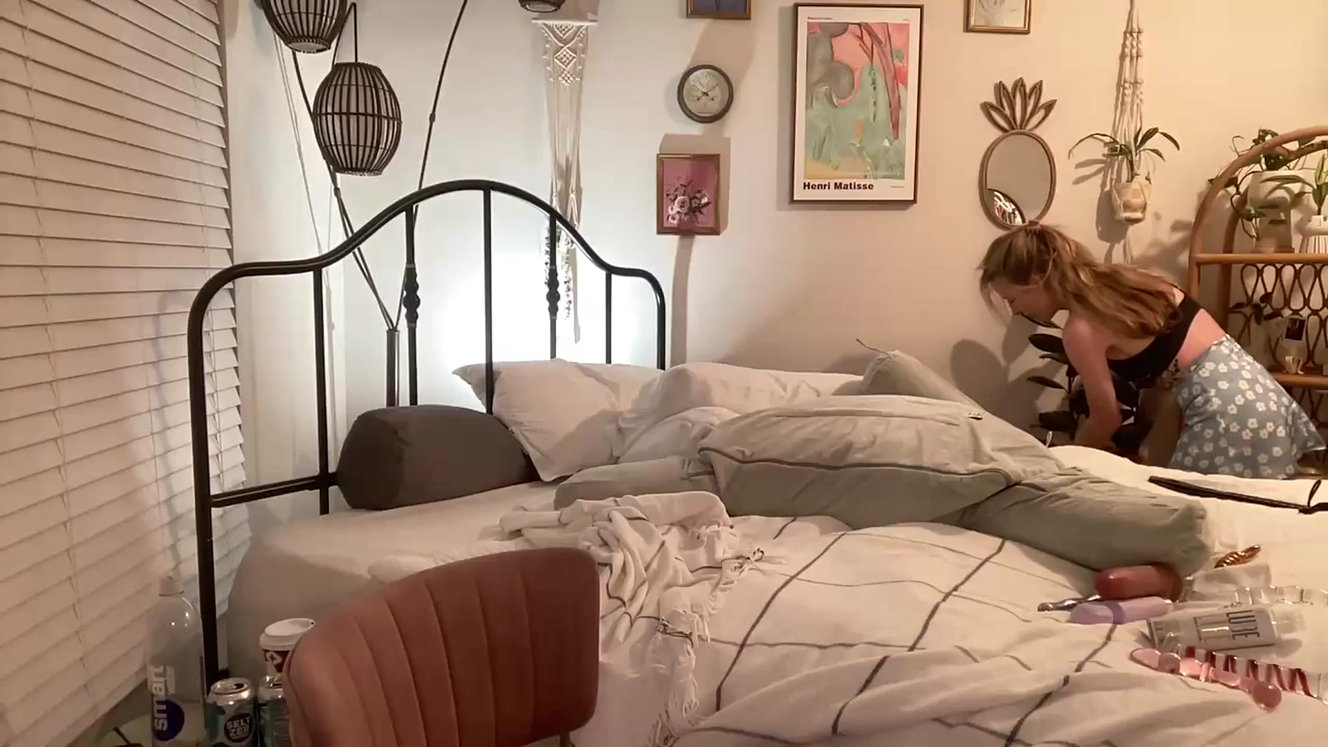 Gallery image thumbnail from ZoeyLee94's myfreecams stream on, 12/14/2023, 04:05 image 16 of 20