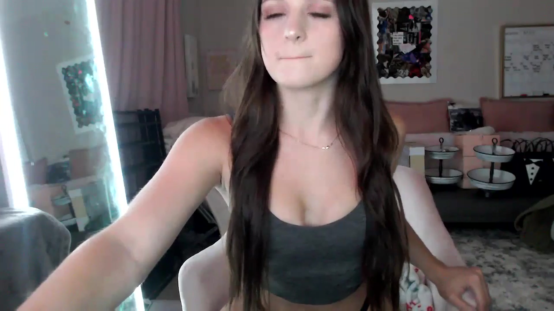 Gallery image thumbnail from Zoeyava's myfreecams stream on, 05/29/2024, 02:14 image 2 of 20