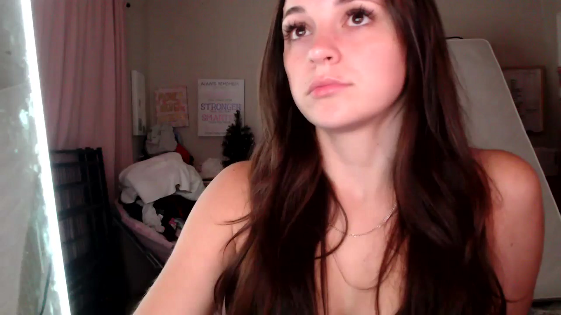 Gallery image thumbnail from Zoeyava's myfreecams stream on, 06/03/2024, 03:46 image 16 of 20