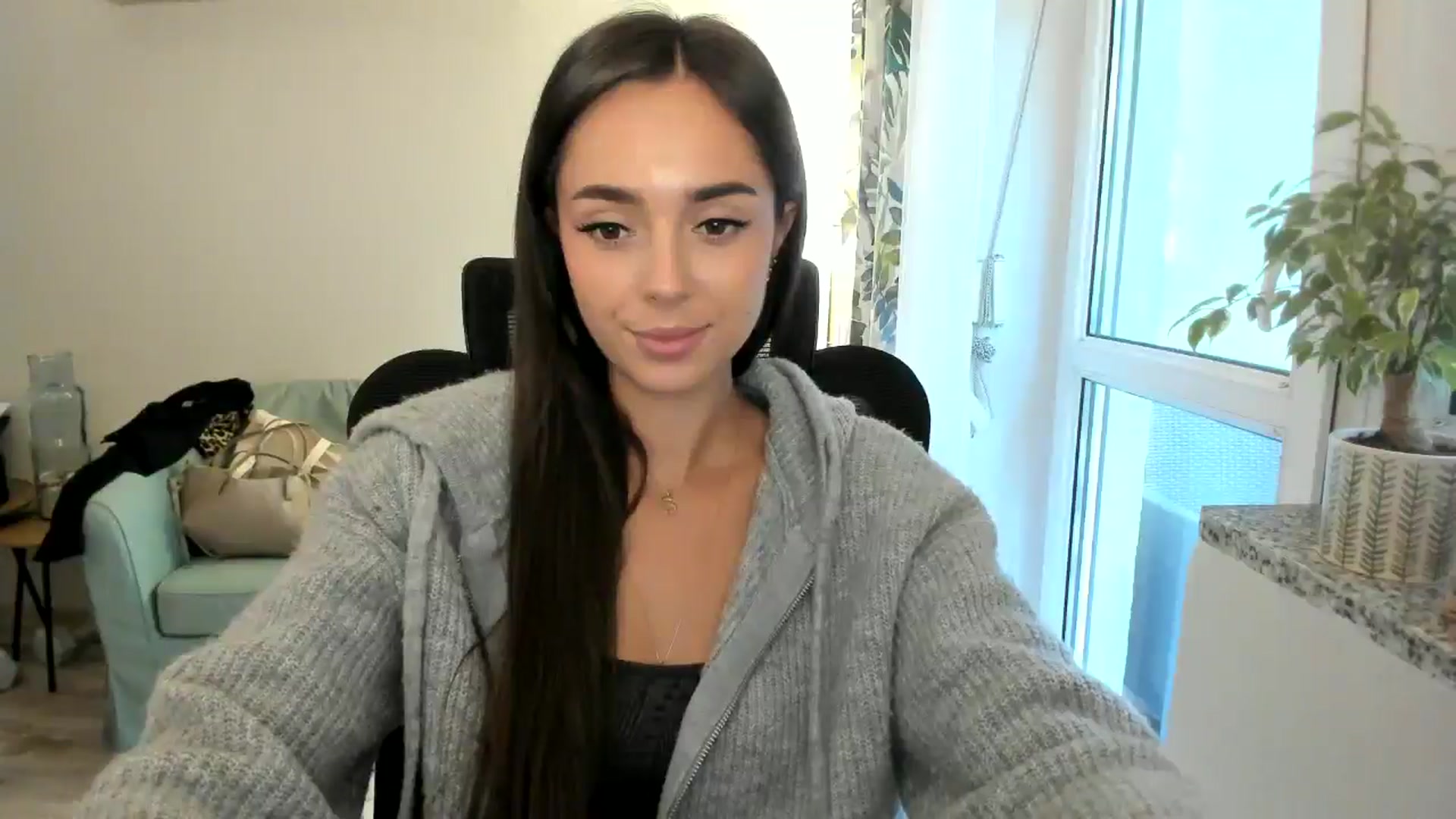 Gallery image thumbnail from Zofiaaa2006's myfreecams stream on, 08/01/2025, 13:24 image 9 of 20