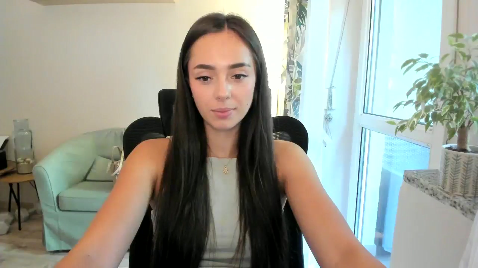 Gallery image thumbnail from Zofiaaa2006's myfreecams stream on, 08/07/2025, 09:03 image 11 of 20
