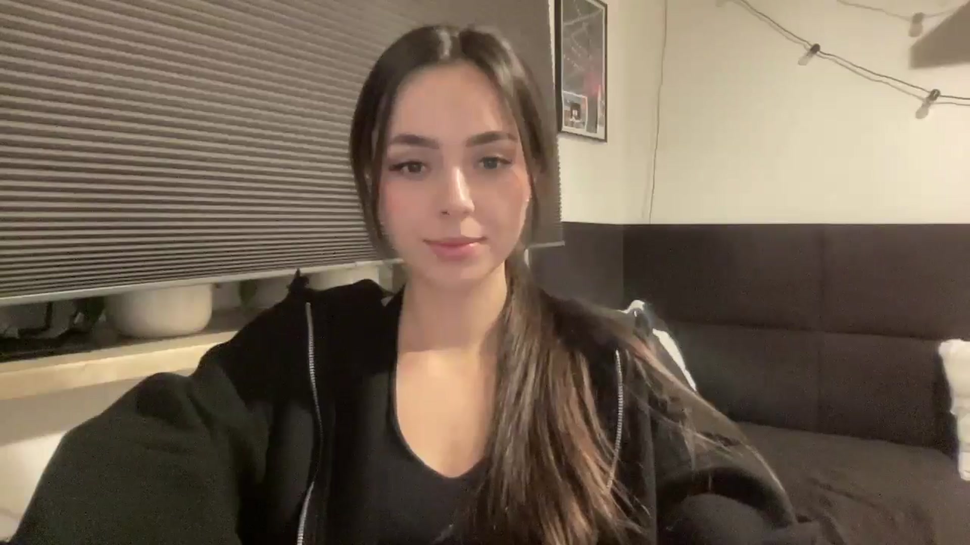 Gallery image thumbnail from Zofiaaa2006's myfreecams stream on, 03/19/2026, 20:16 image 18 of 20
