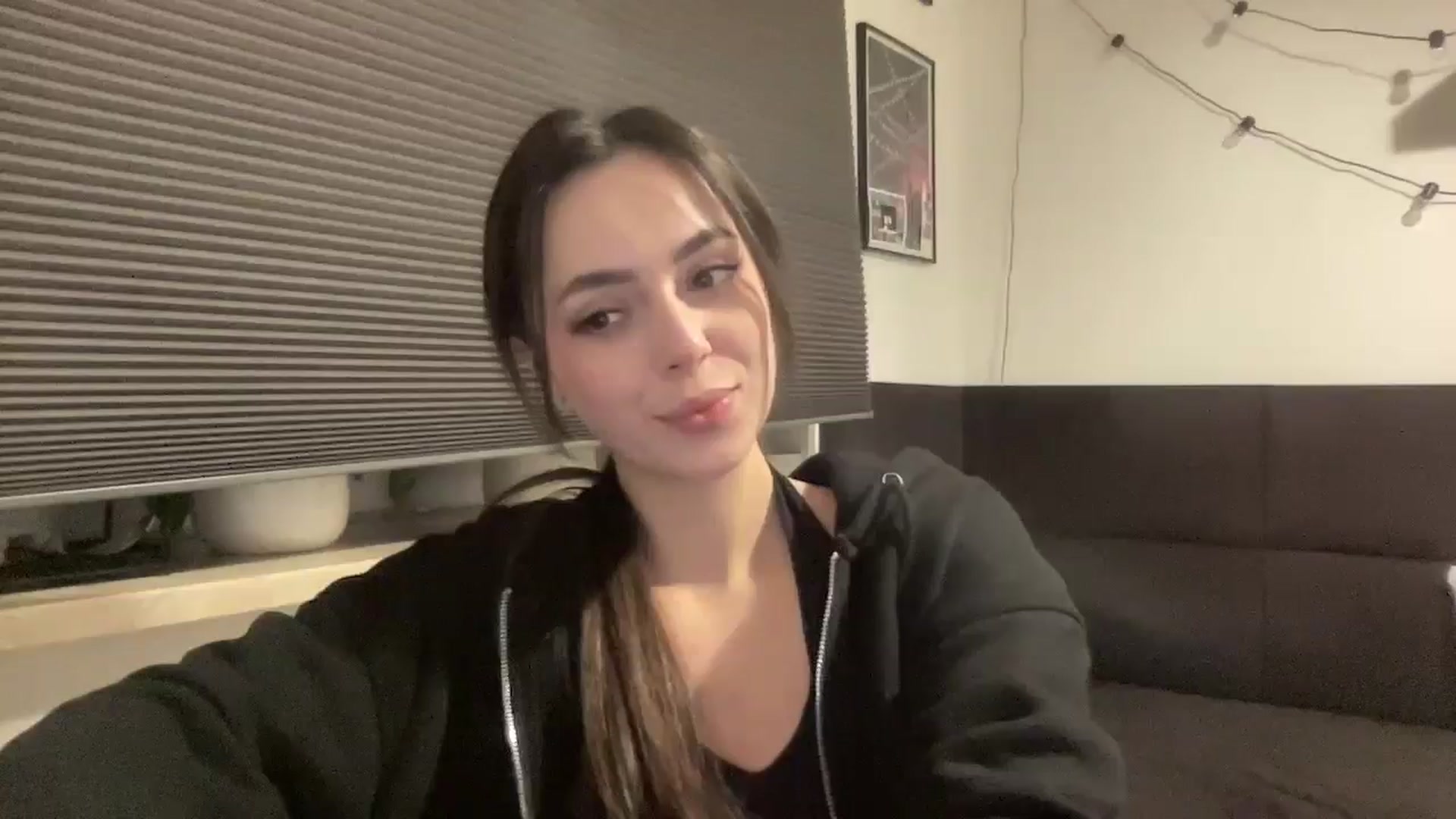Gallery image thumbnail from Zofiaaa2006's myfreecams stream on, 03/19/2026, 20:16 image 1 of 20