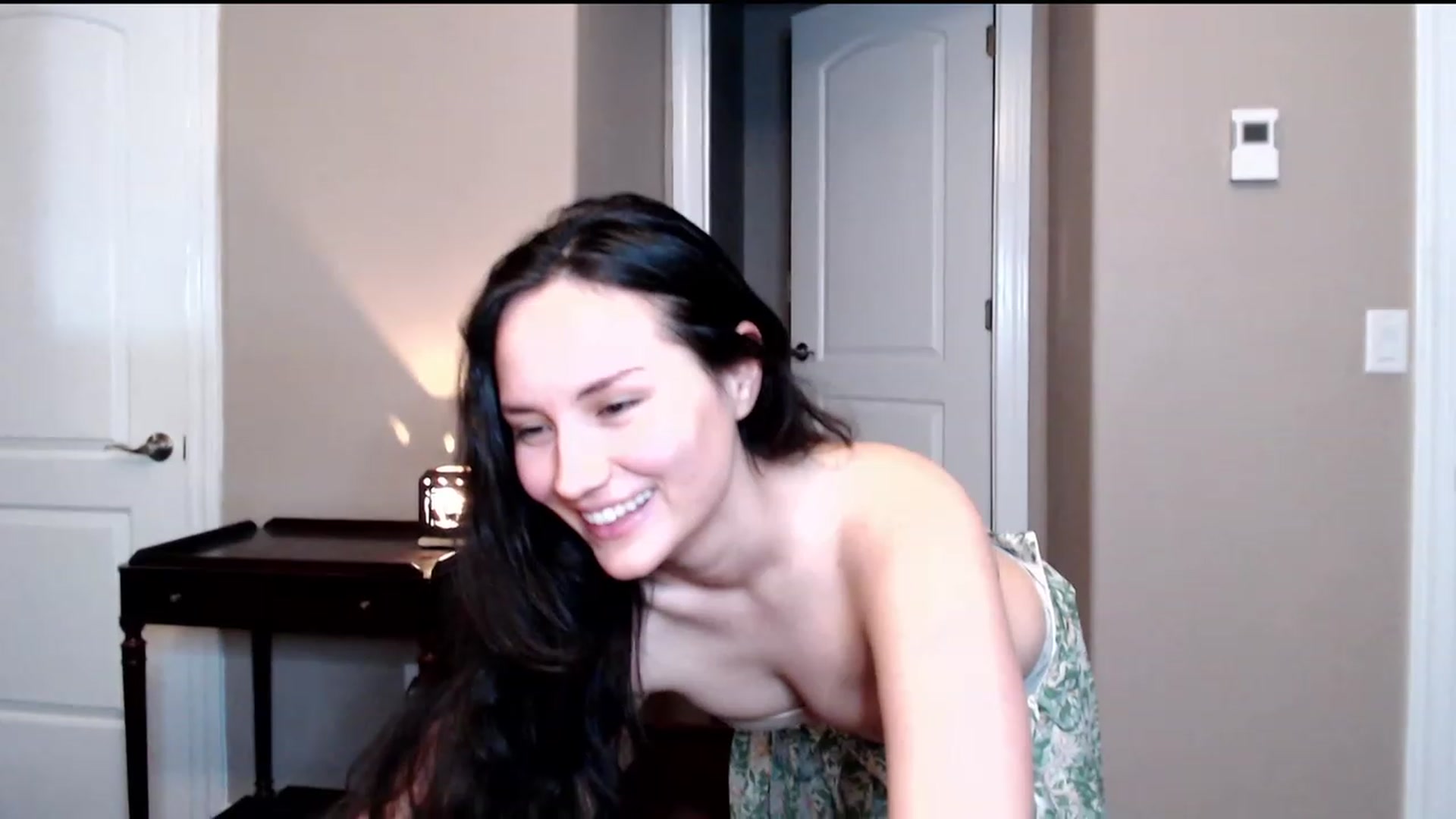 Gallery image thumbnail from Zoie_hz's myfreecams stream on, 08/17/2023, 05:34 image 13 of 20