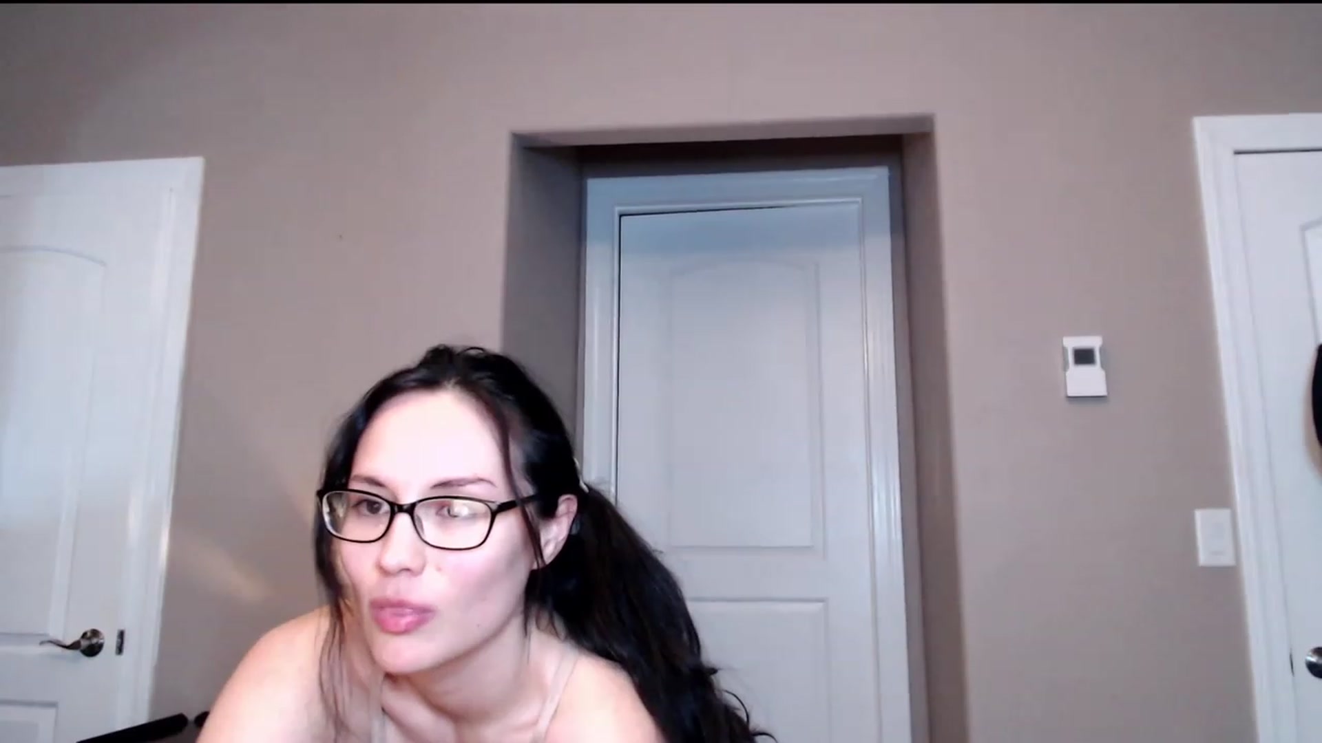 Gallery image thumbnail from Zoie_hz's myfreecams stream on, 08/29/2023, 10:00 image 7 of 20