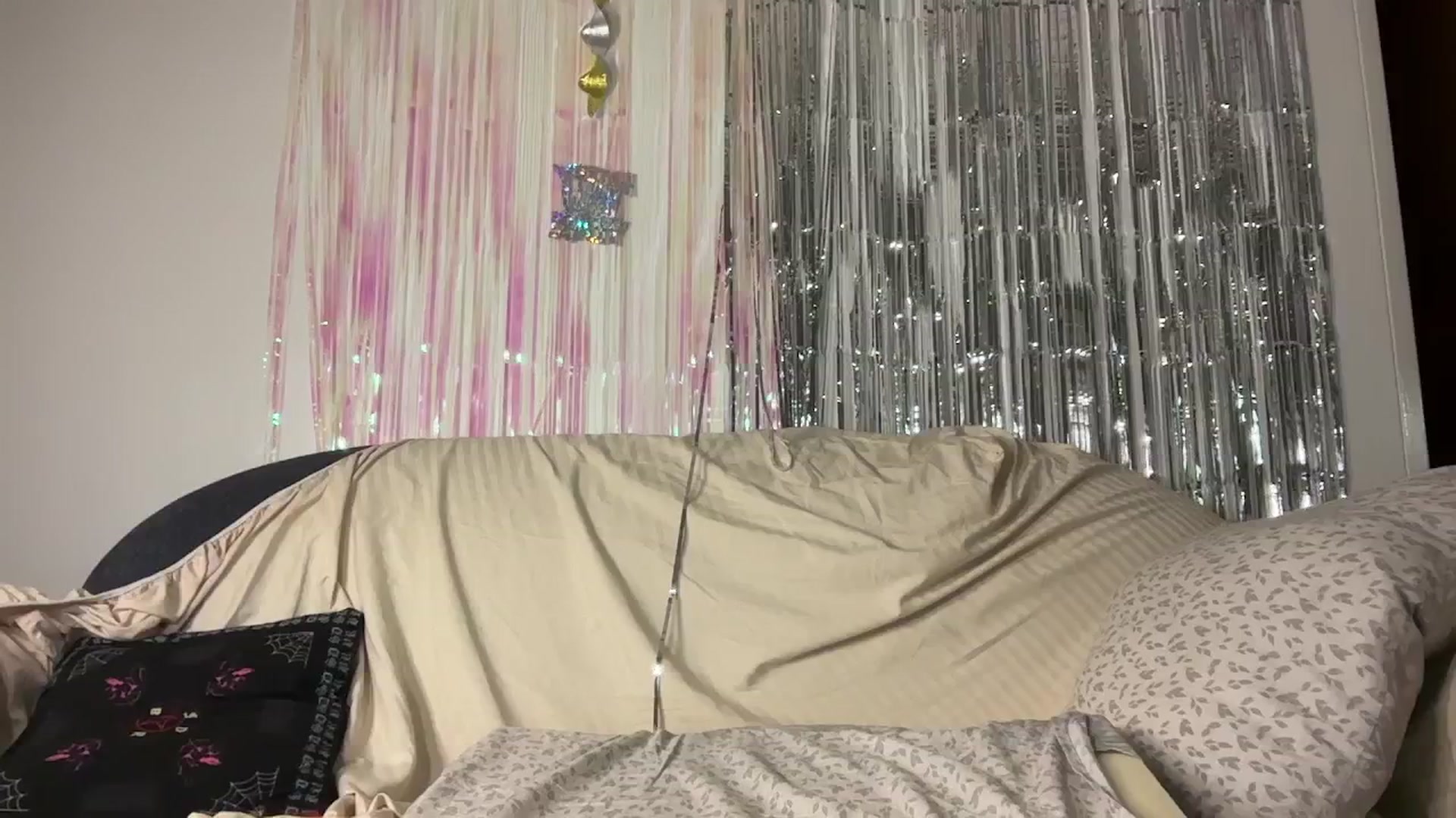 Gallery image thumbnail from Zyla_Branco's myfreecams stream on, 12/31/2024, 16:23 image 17 of 20