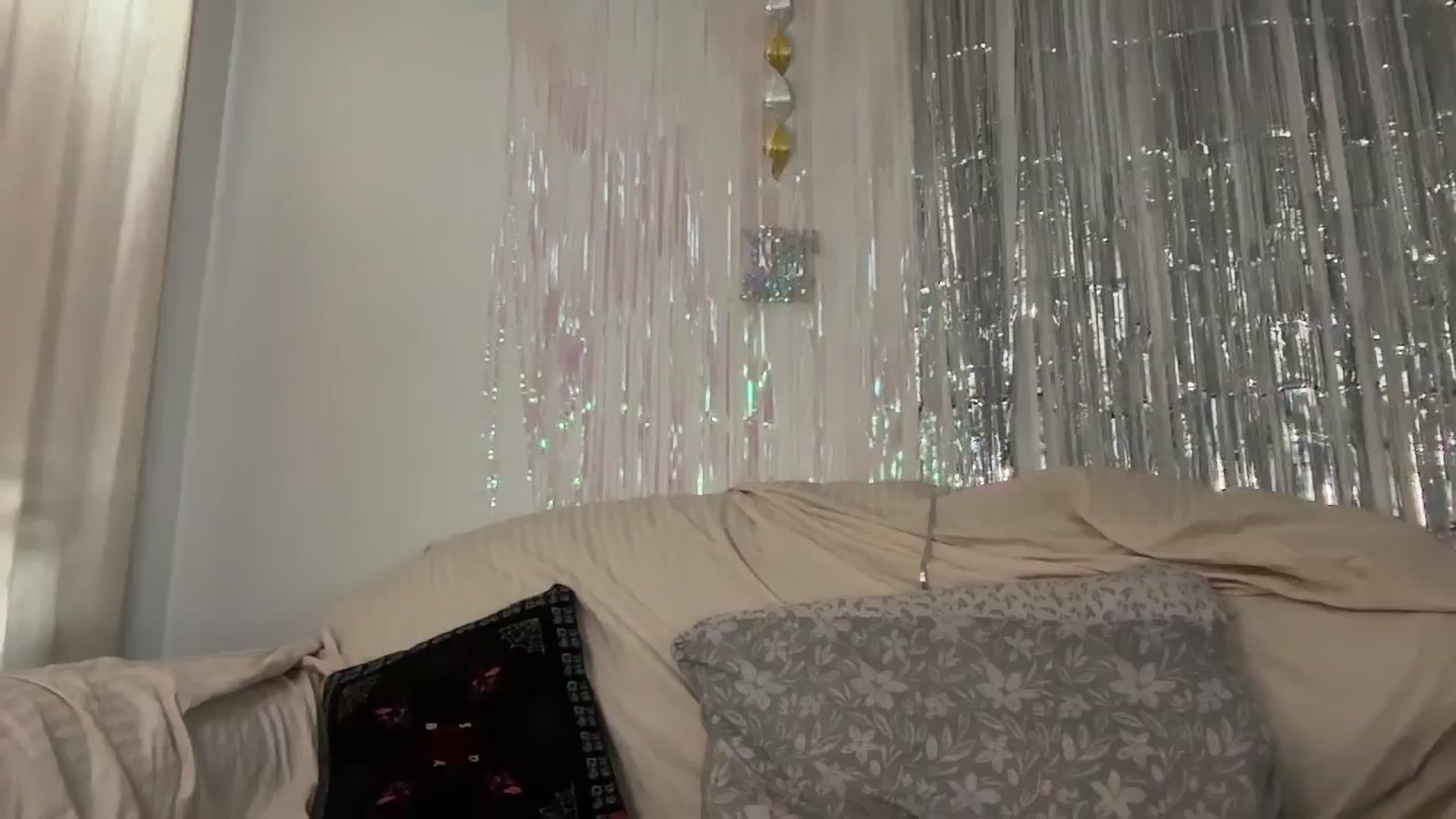 Gallery image thumbnail from Zyla_Branco's myfreecams stream on, 12/31/2024, 19:27 image 1 of 20
