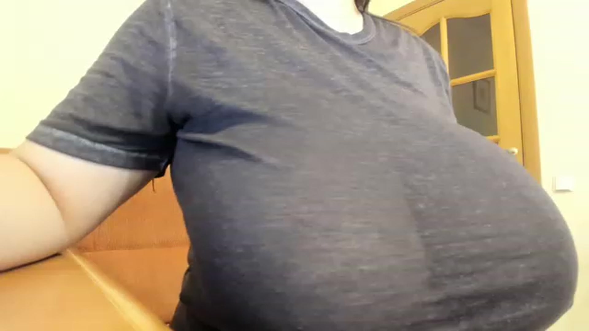 Gallery image thumbnail from aAntoninAa's myfreecams stream on, 12/10/2022, 17:12 image 10 of 20