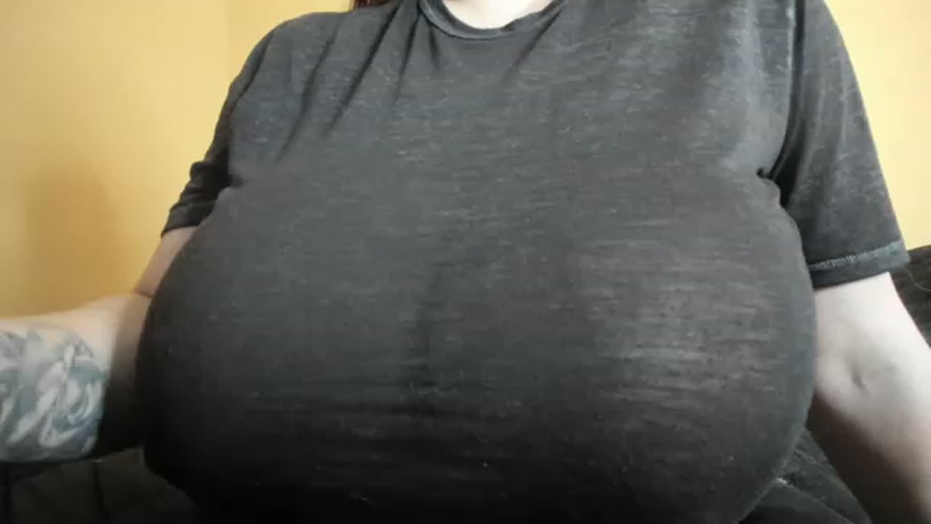 Gallery image thumbnail from aAntoninAa's myfreecams stream on, 02/07/2023, 19:01 image 11 of 20