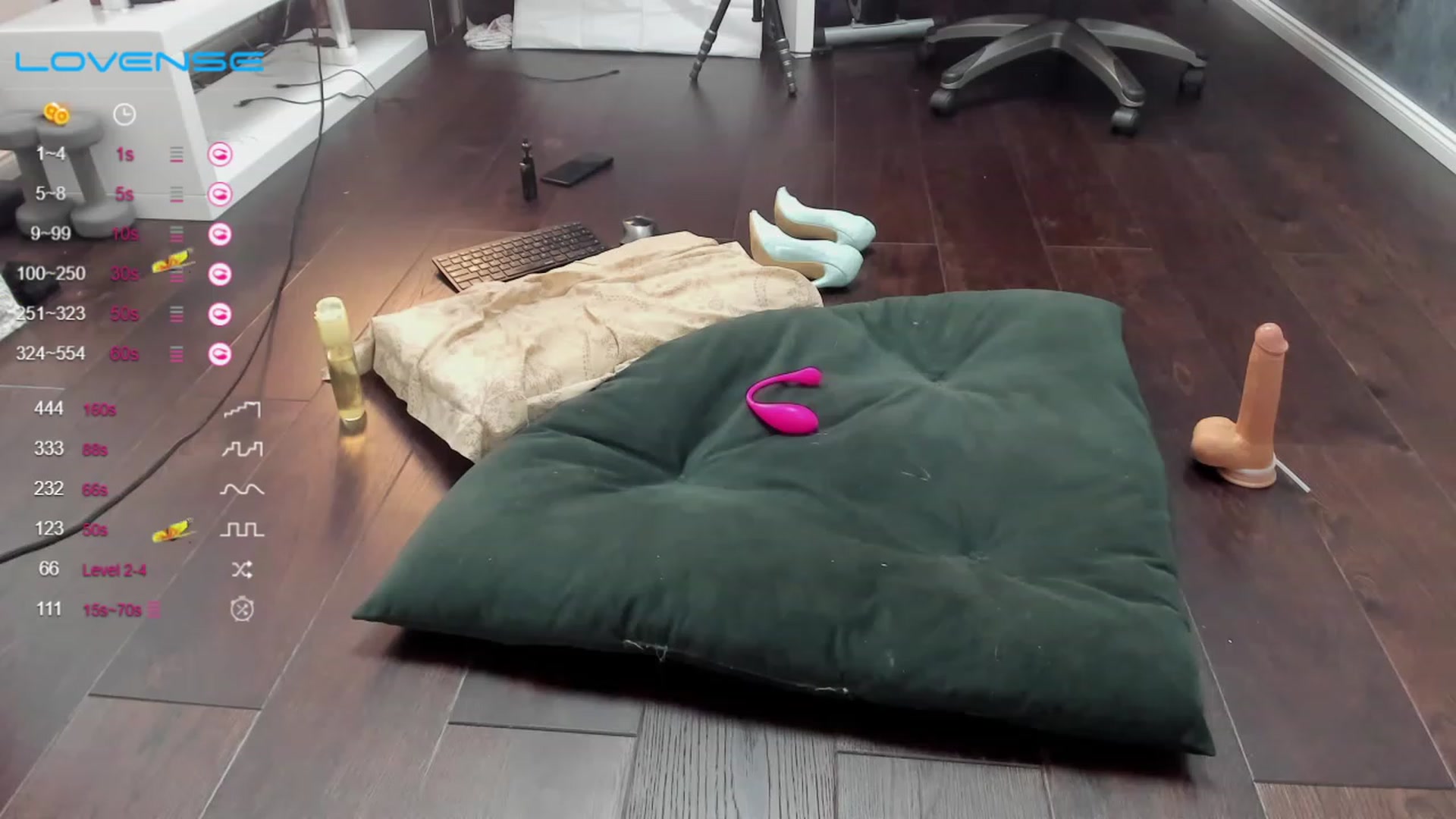 Gallery image thumbnail from aOhMyASS's myfreecams stream on, 08/07/2023, 08:27 image 15 of 20