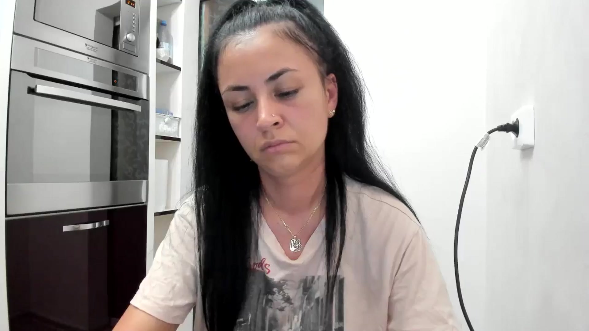 Gallery image thumbnail from aVampirina_'s myfreecams stream on, 08/16/2024, 23:23 image 14 of 20