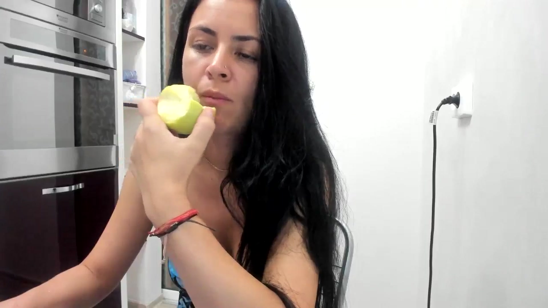 Gallery image thumbnail from aVampirina_'s myfreecams stream on, 08/20/2024, 23:36 image 3 of 20