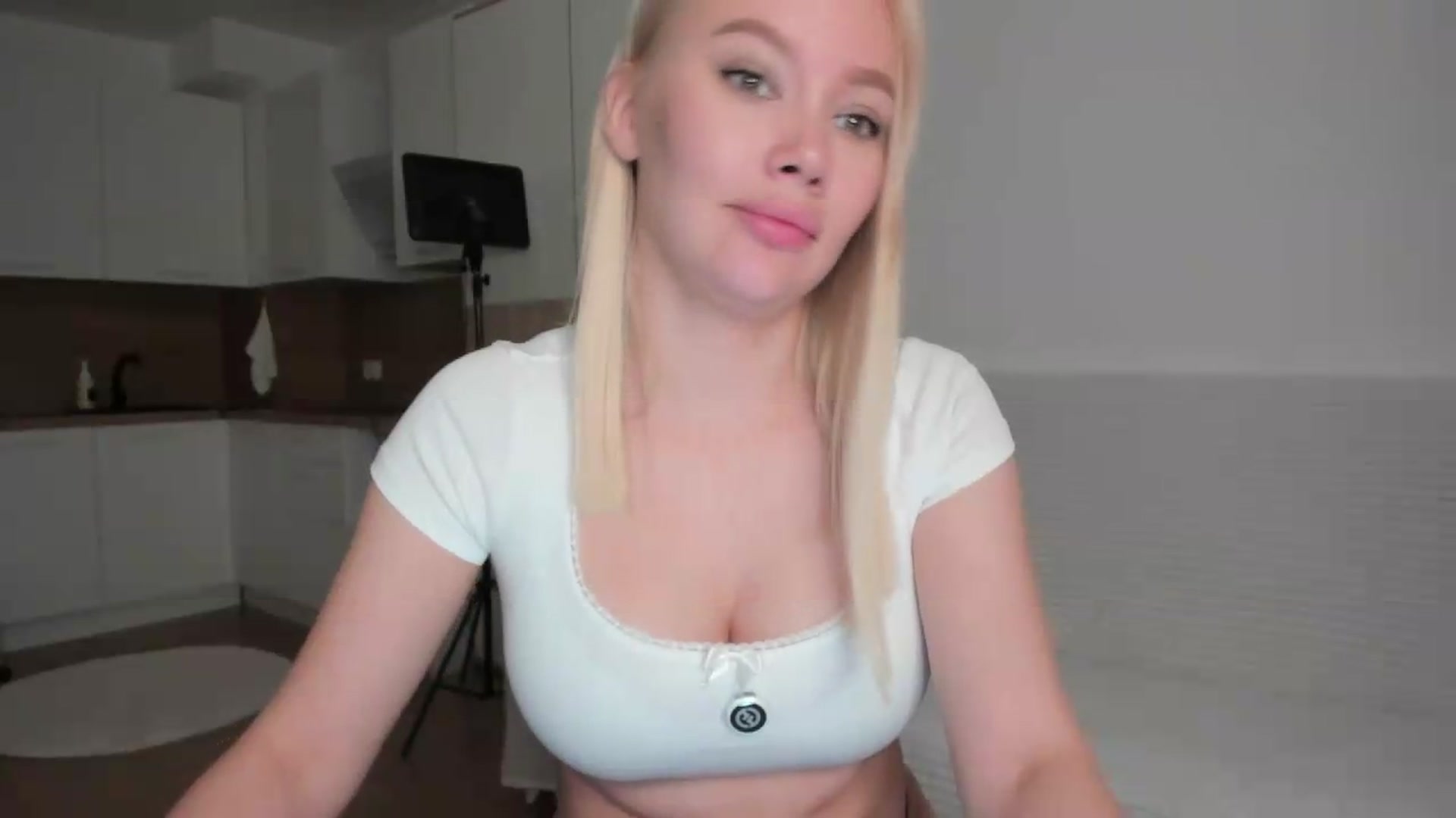 Gallery image thumbnail from a_missmfc's myfreecams stream on, 08/21/2026, 09:16 image 9 of 20