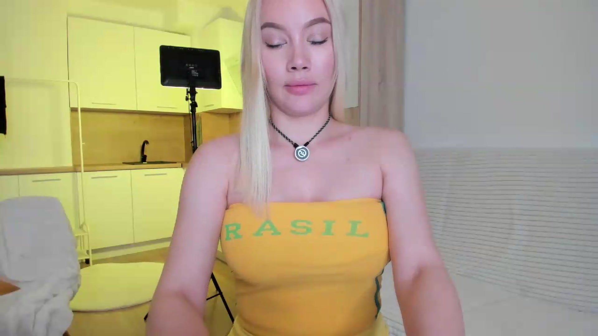 Gallery image thumbnail from a_missmfc's myfreecams stream on, 08/23/2026, 08:33 image 11 of 20