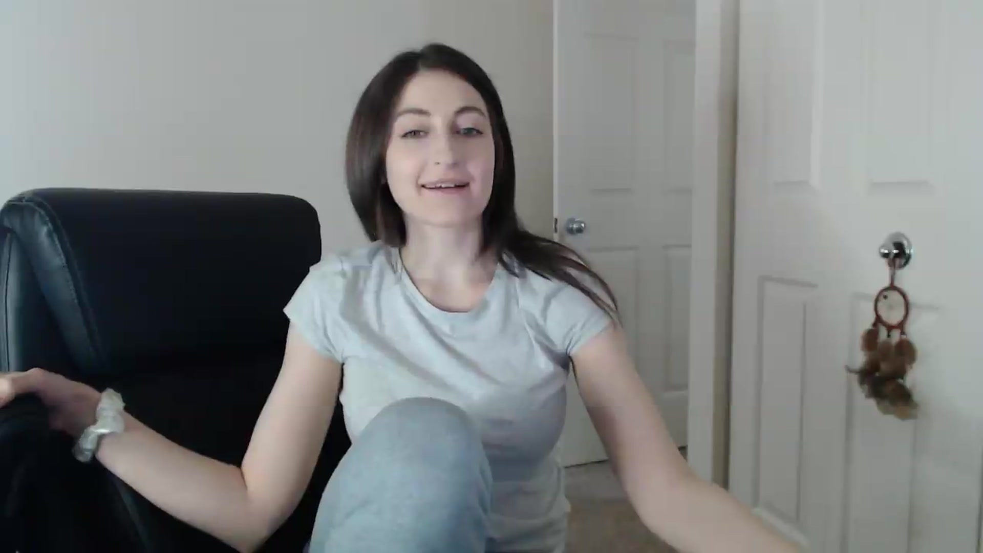 Gallery image thumbnail from a_name_'s myfreecams stream on, 04/24/2026, 04:01 image 6 of 20