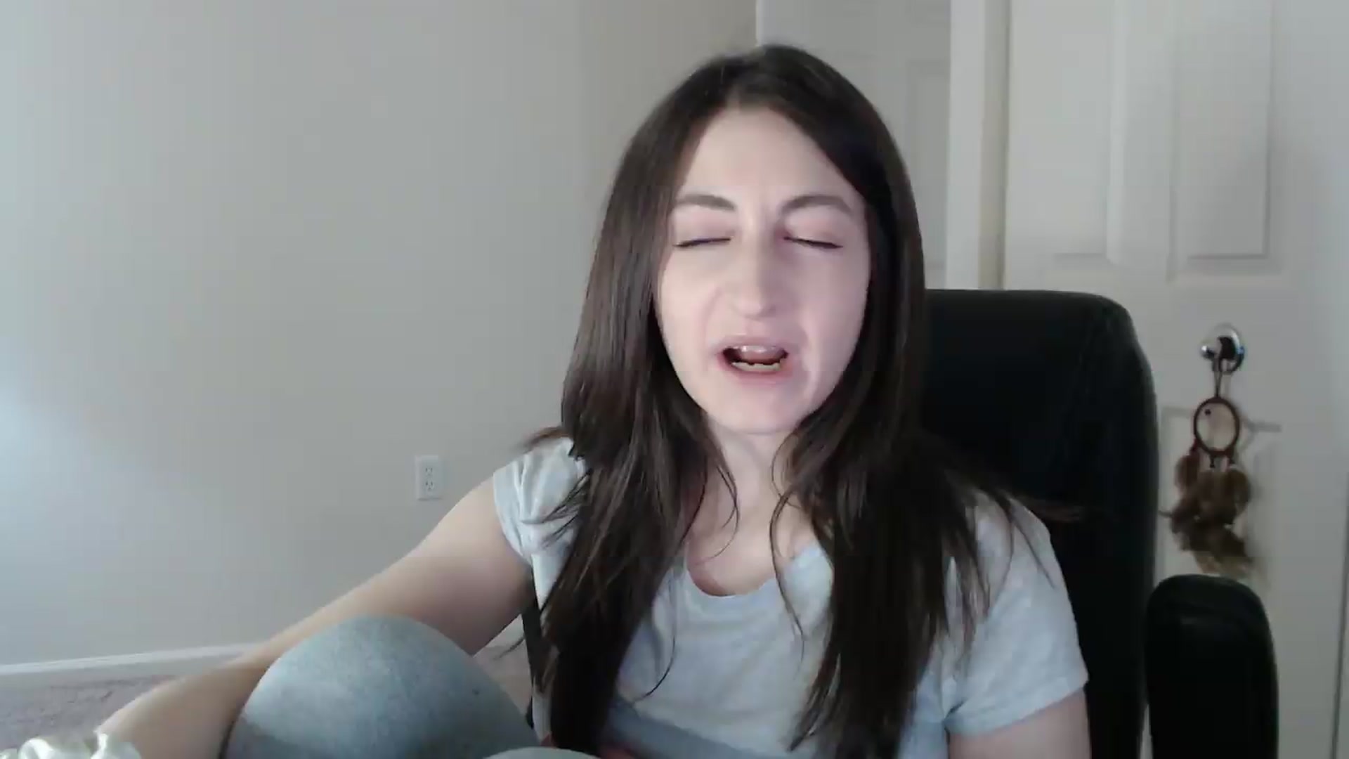 Gallery image thumbnail from a_name_'s myfreecams stream on, 04/24/2026, 04:01 image 18 of 20