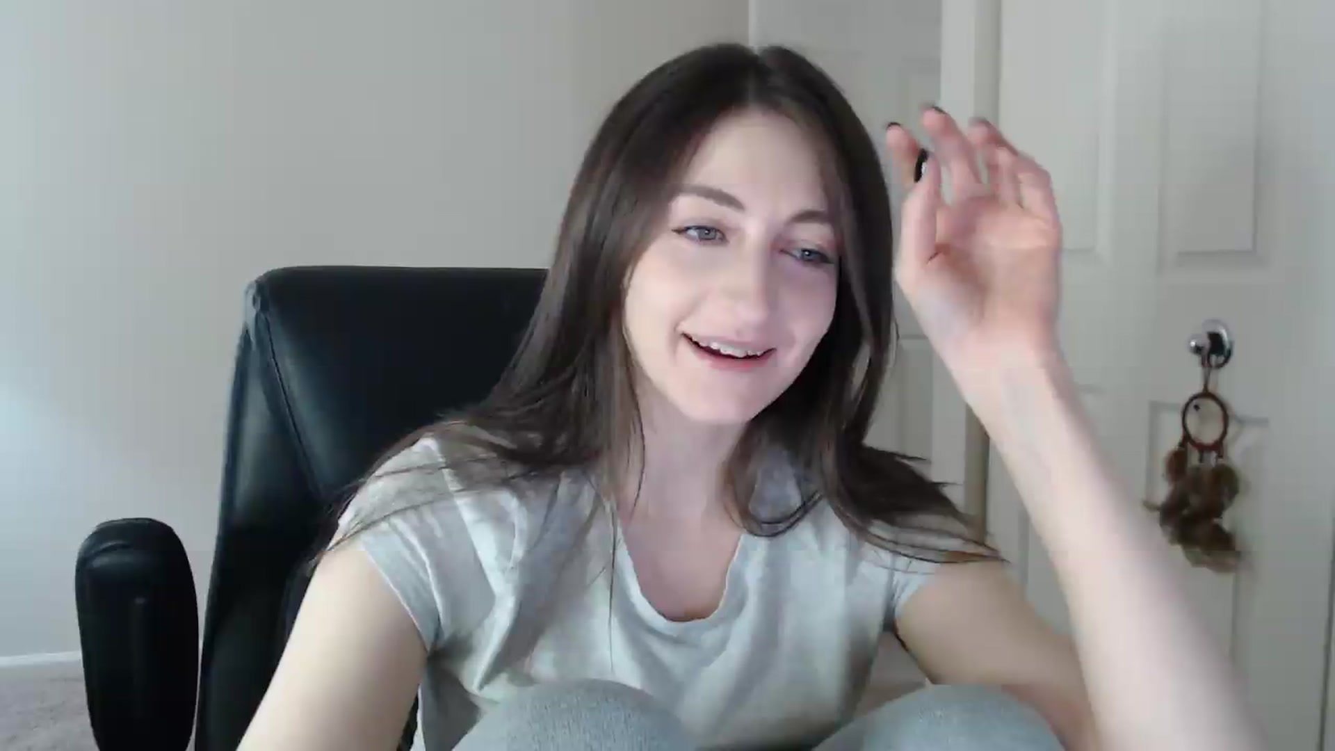 Gallery image thumbnail from a_name_'s myfreecams stream on, 04/24/2026, 04:01 image 14 of 20