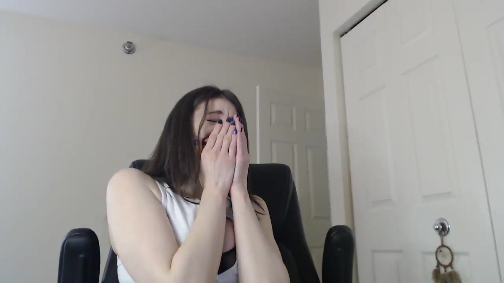 Gallery image thumbnail from a_name_'s myfreecams stream on, 05/06/2026, 05:53 image 8 of 20