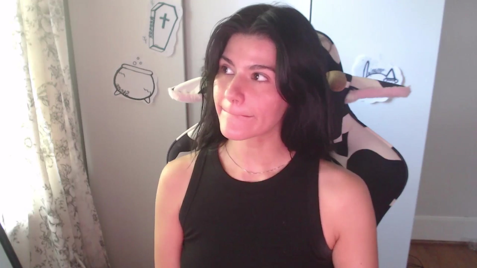 Gallery image thumbnail from a_prattler's myfreecams stream on, 10/04/2025, 21:02 image 19 of 20