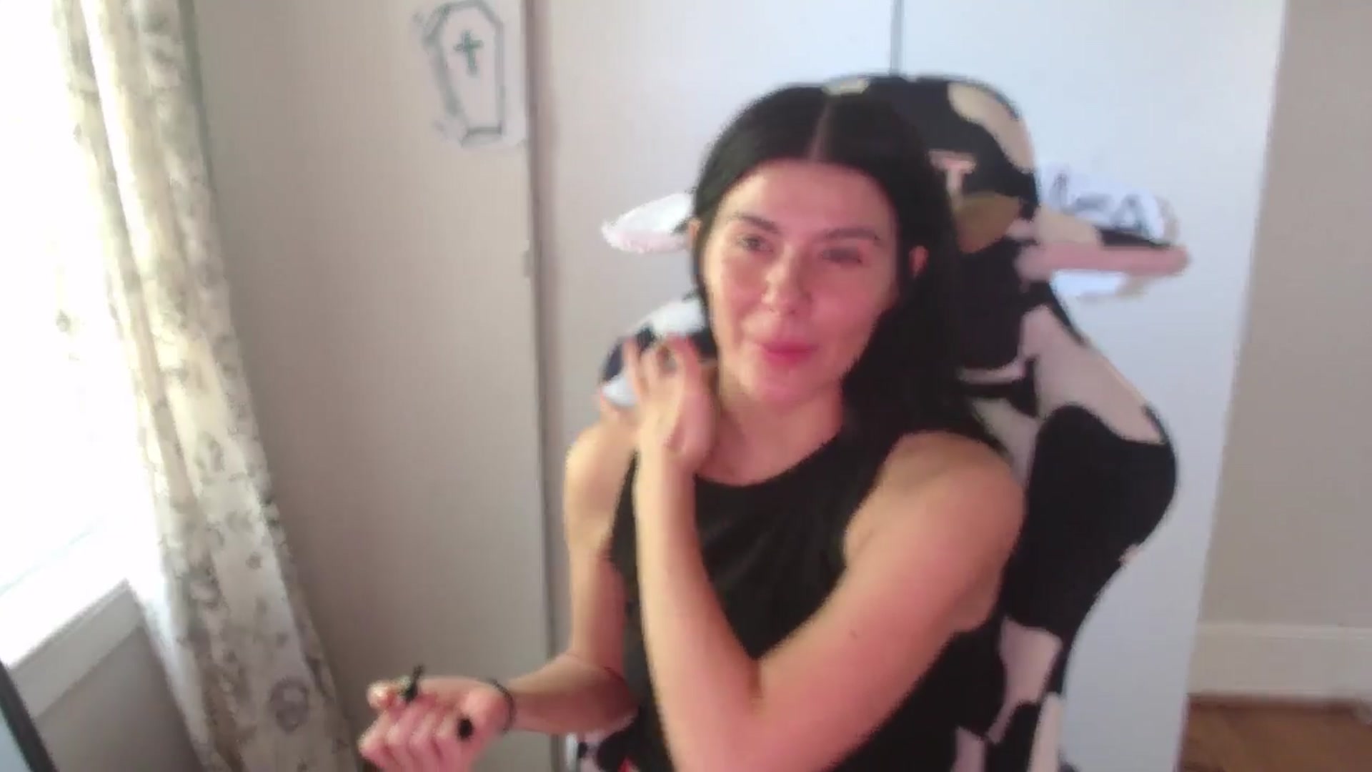 Gallery image thumbnail from a_prattler's myfreecams stream on, 10/04/2025, 21:02 image 4 of 20