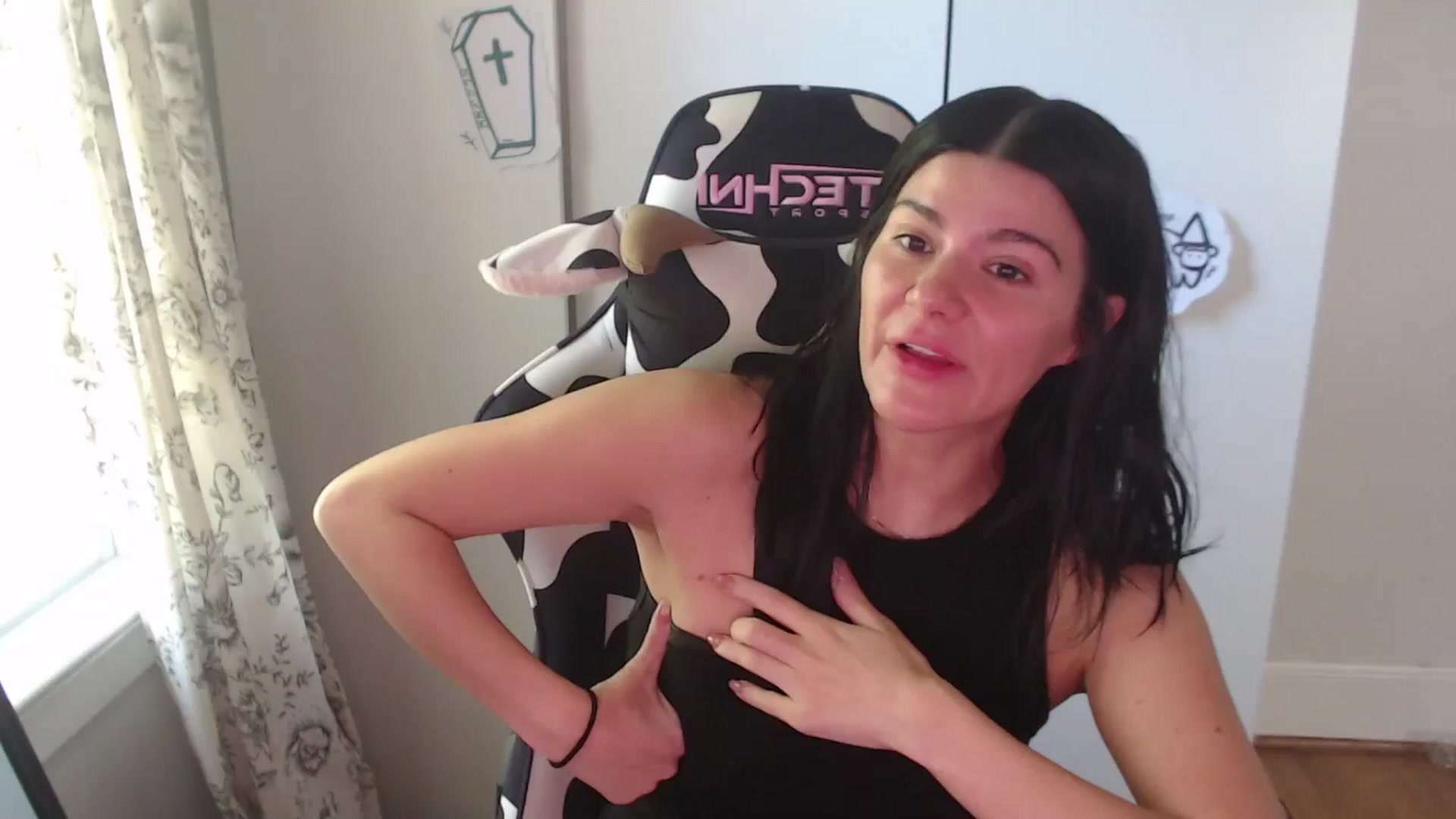 Gallery image thumbnail from a_prattler's myfreecams stream on, 10/04/2025, 21:02 image 1 of 20