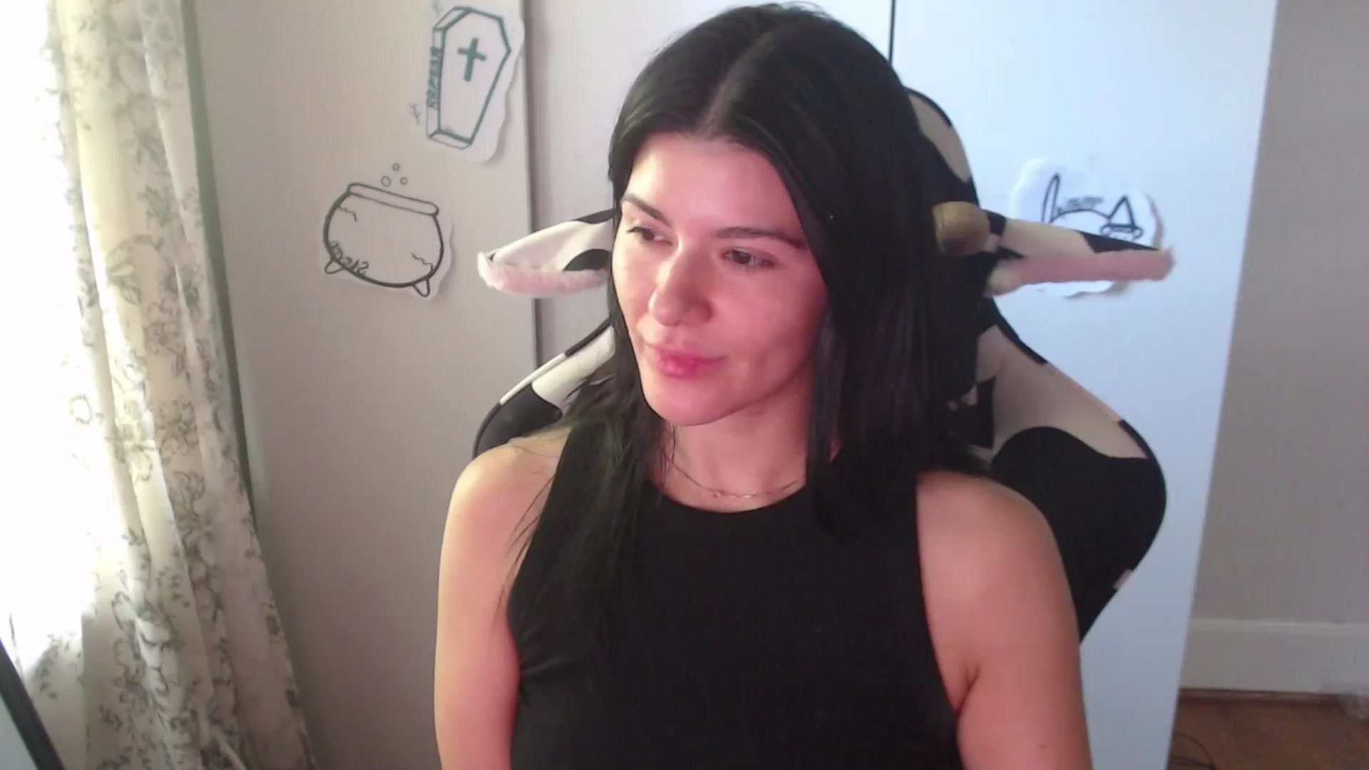 Gallery image thumbnail from a_prattler's myfreecams stream on, 10/04/2025, 21:02 image 16 of 20